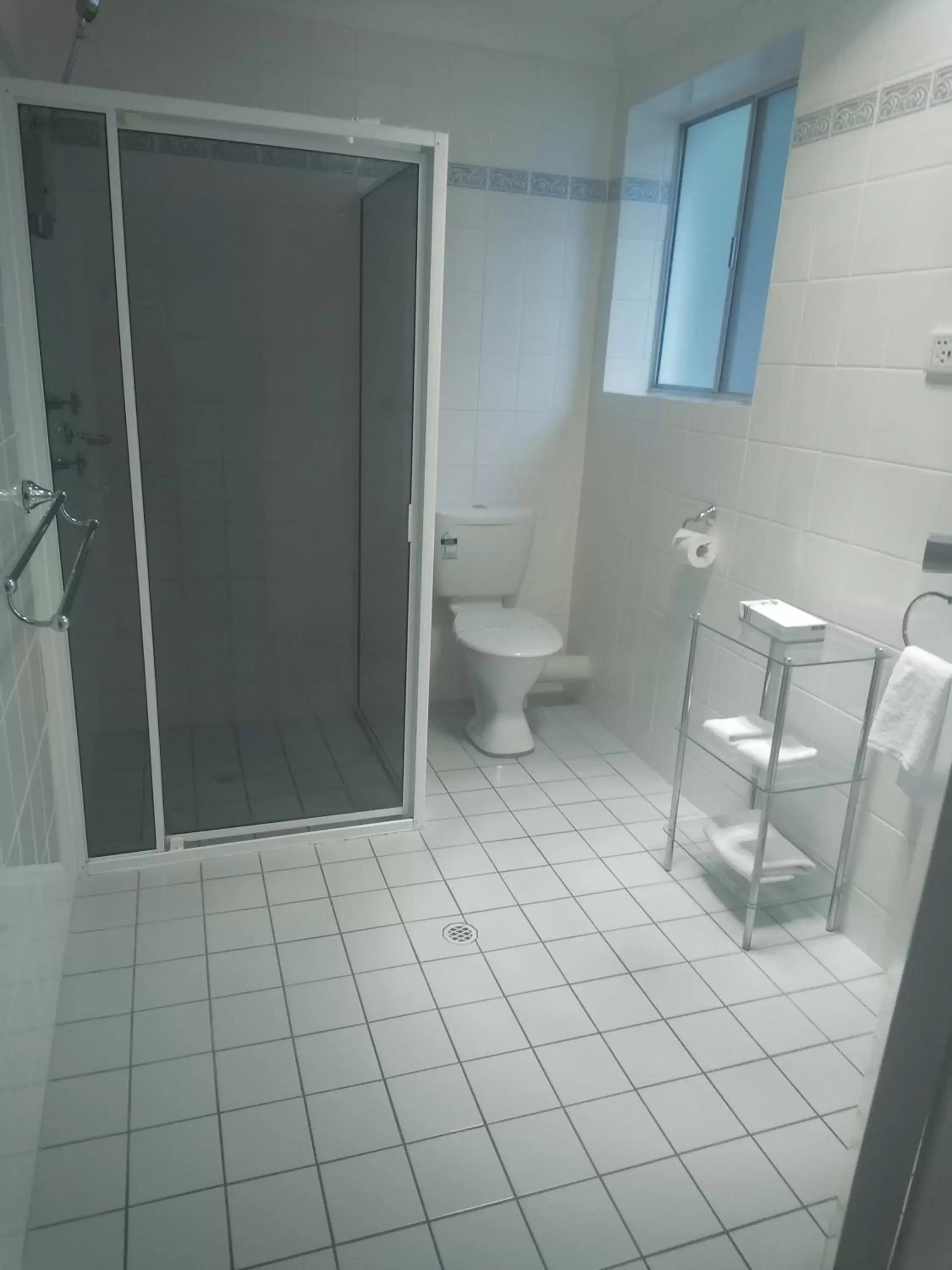 Shower, Bathroom in Clare Valley Motel