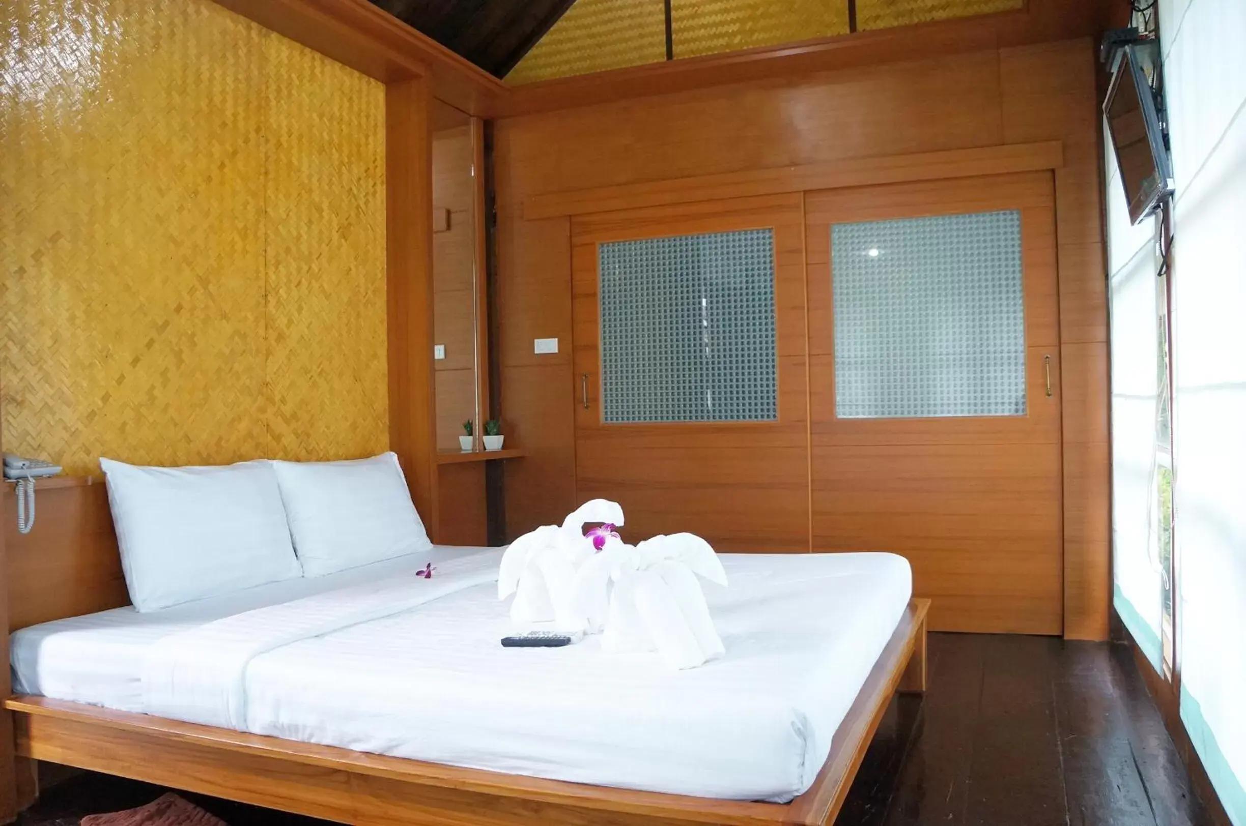 Bed in Chanpraya Resort