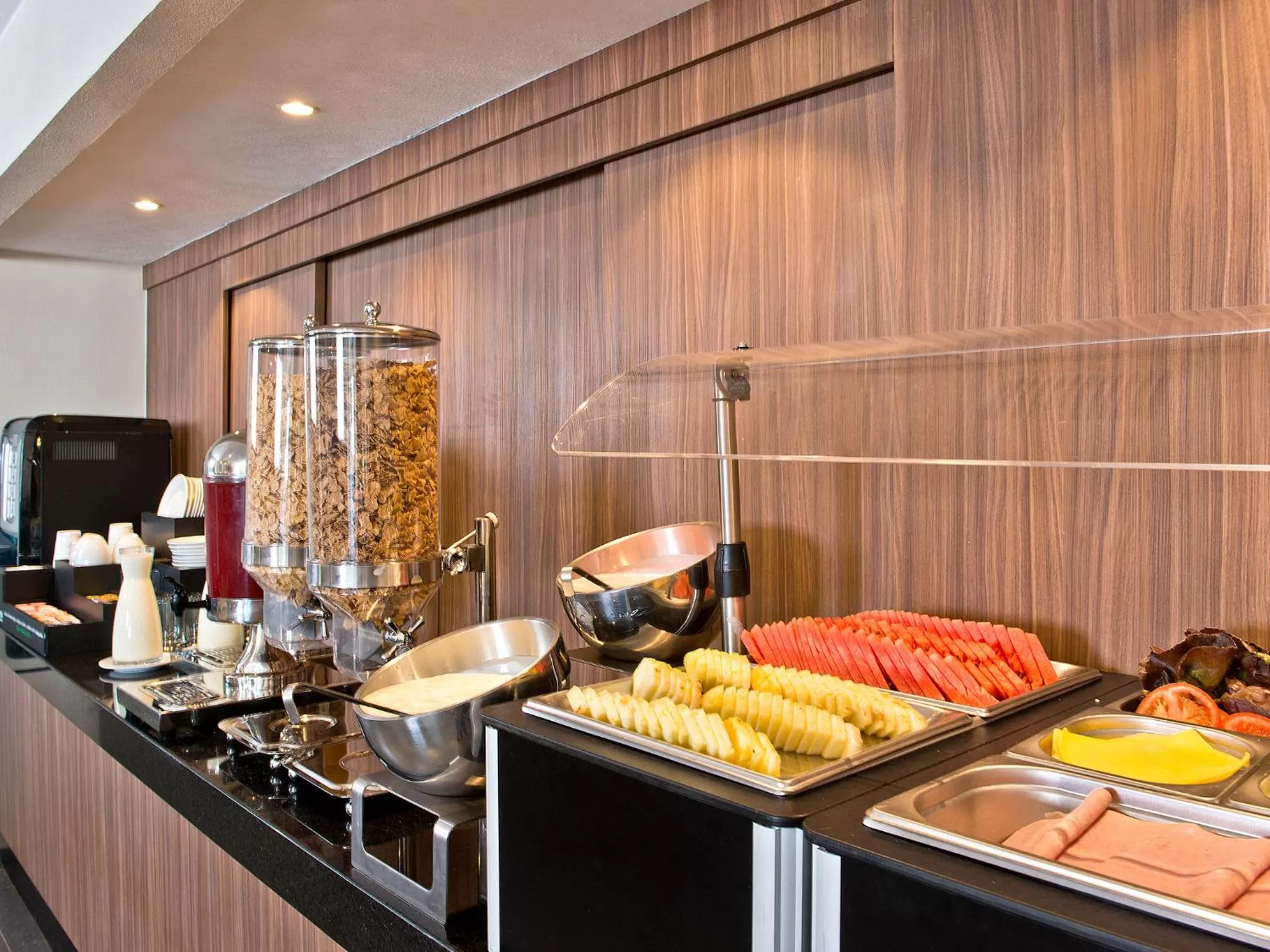 Buffet breakfast in City Express by Marriott Santiago Aeropuerto