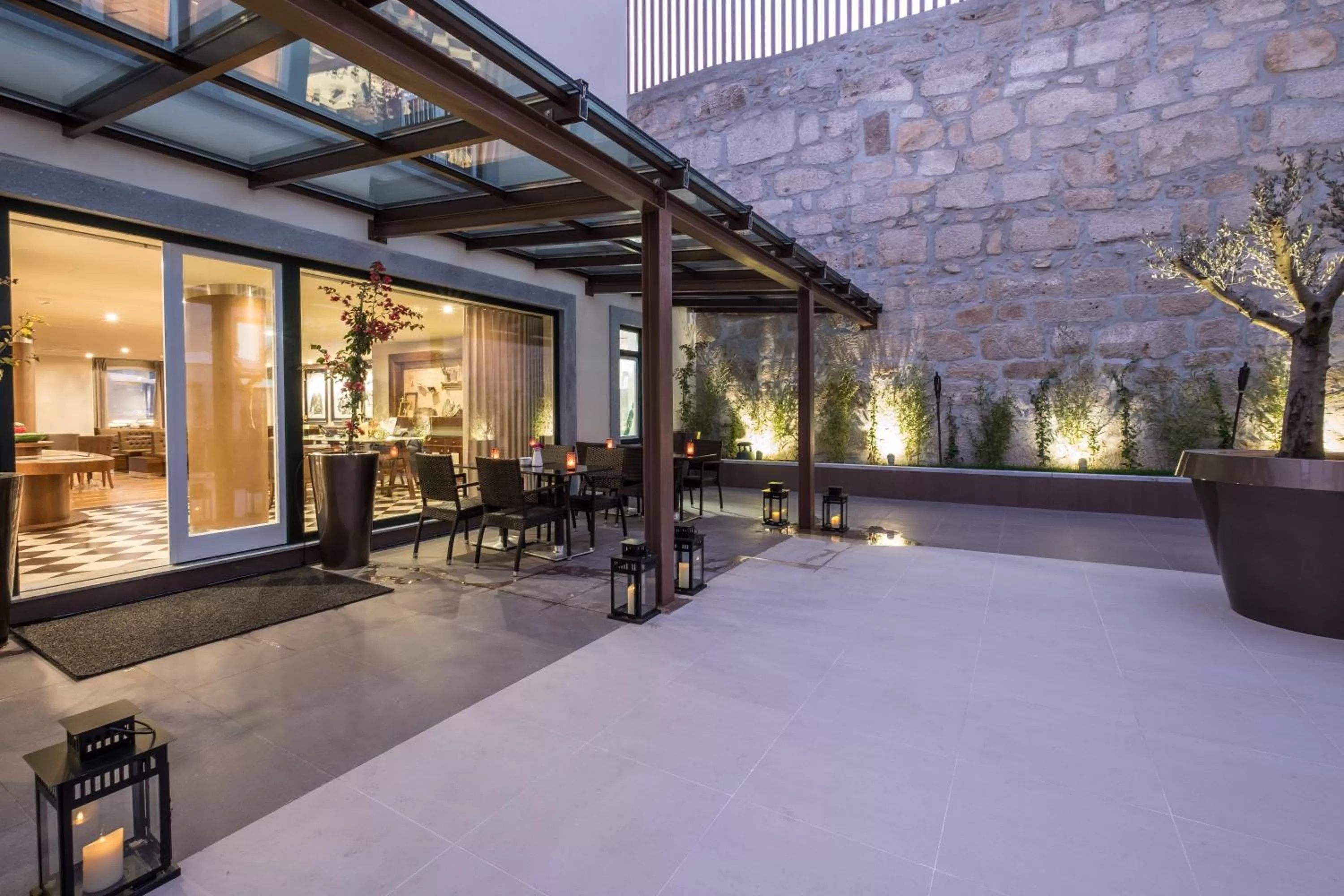 Patio in Vila Gale Porto Ribeira