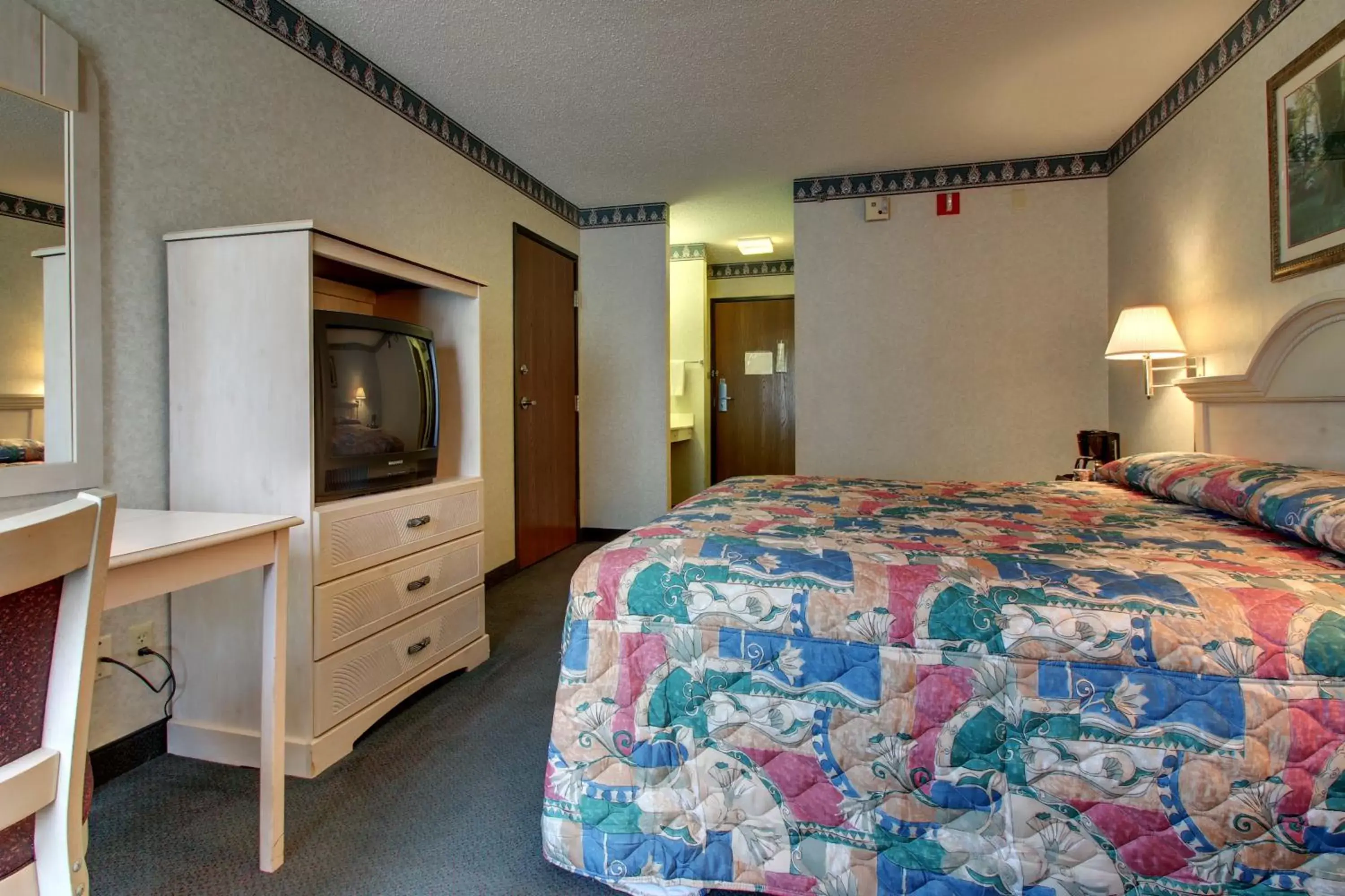 King Room - Smoking in Key West Inn - Baxley King Room - Smoking in Key West Inn - Baxley