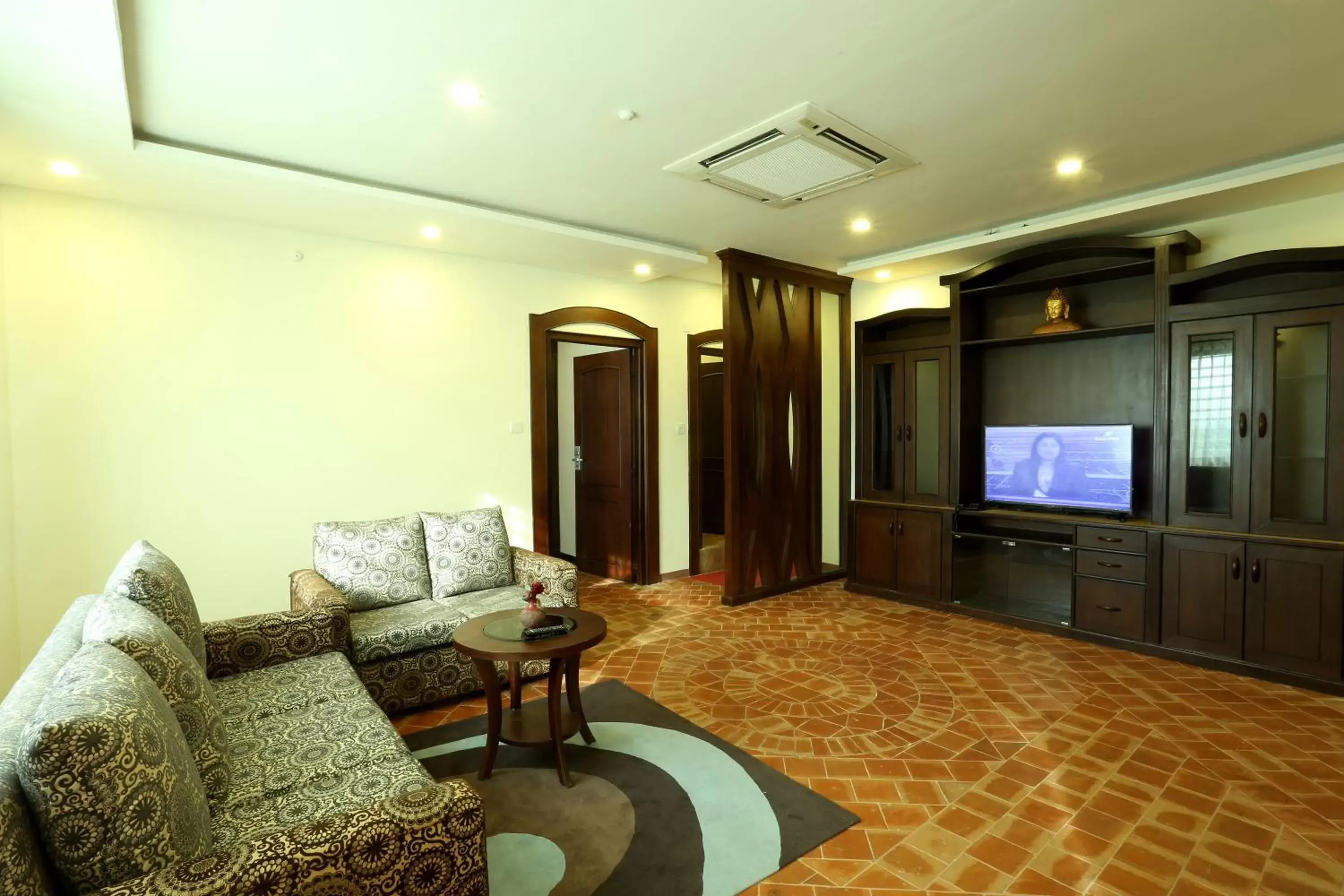 TV and multimedia, Seating Area in Dahlia Boutique Hotel
