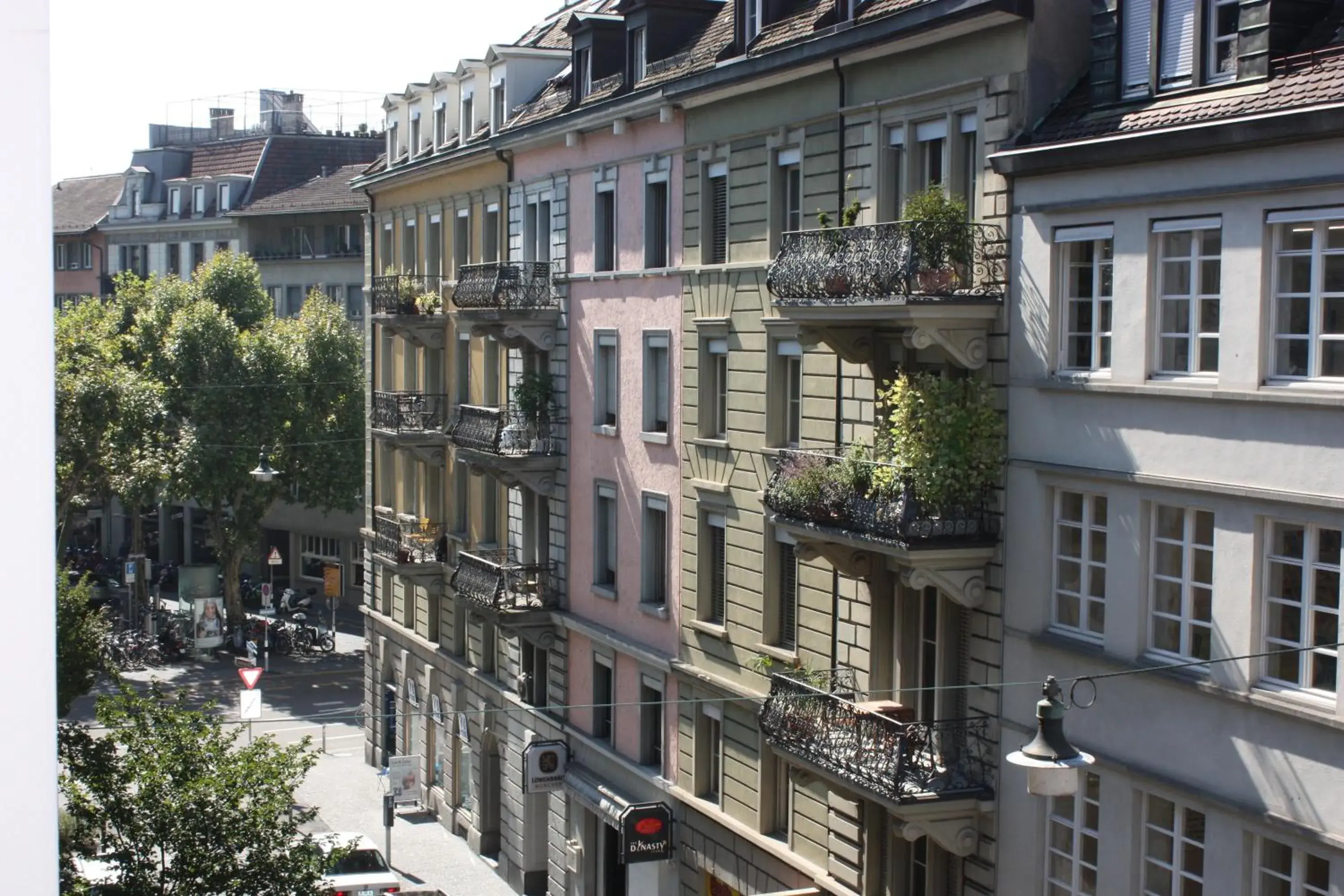 Facade/entrance in Alexander Guesthouse Zurich Old Town