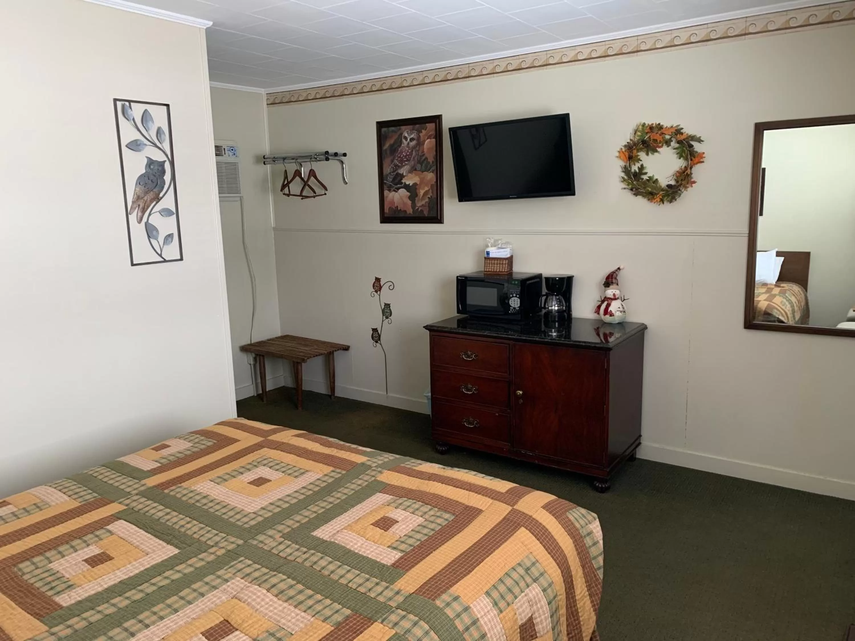 Bed in carrollmotel and cottages