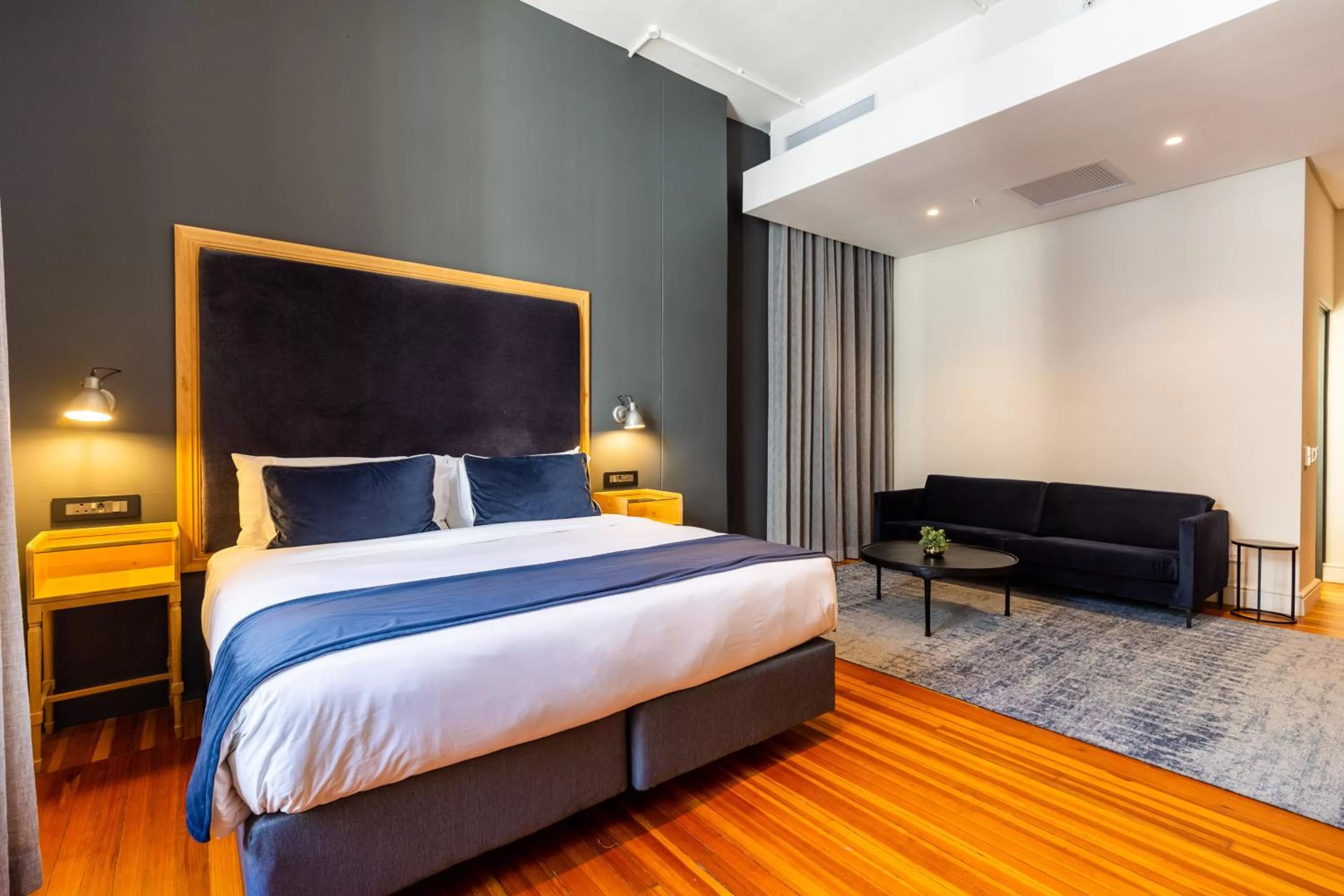 Luxury Suite in Old Bank Hotel - Lion Roars Hotels & Lodges