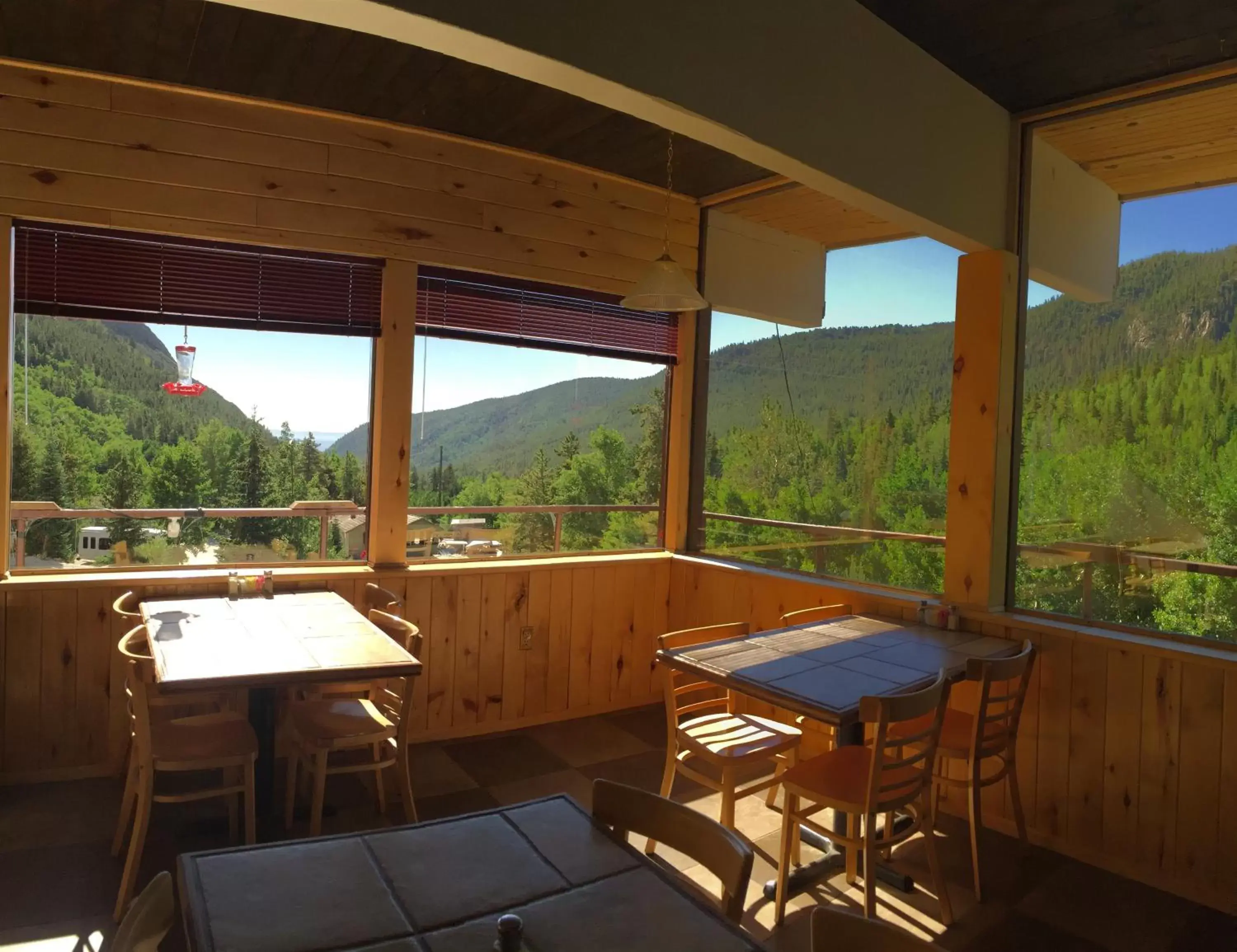 Balcony/Terrace, Restaurant/Places to Eat in Monarch Mountain Lodge
