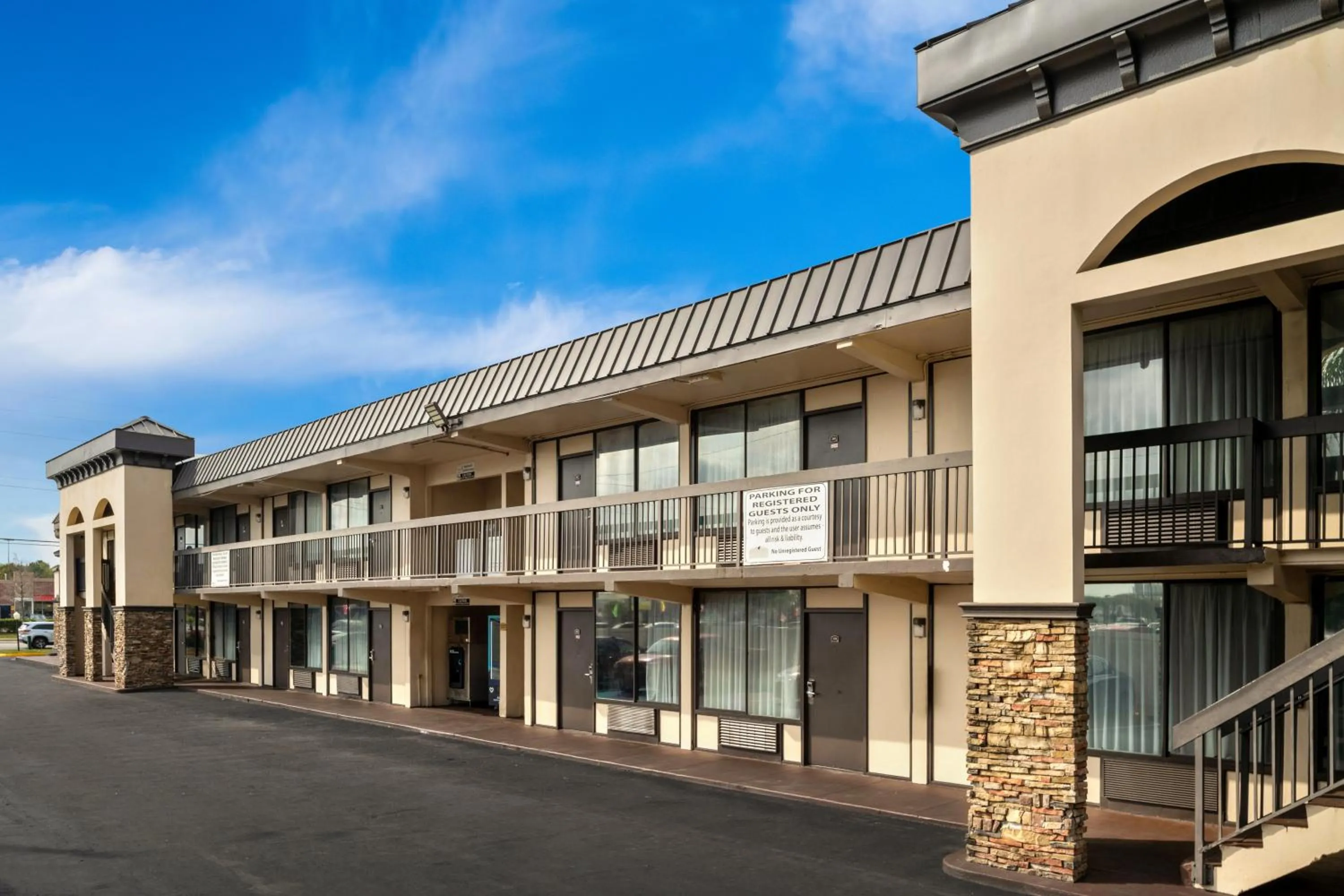 Property building in Americas Best Value Inn Orlando, FL