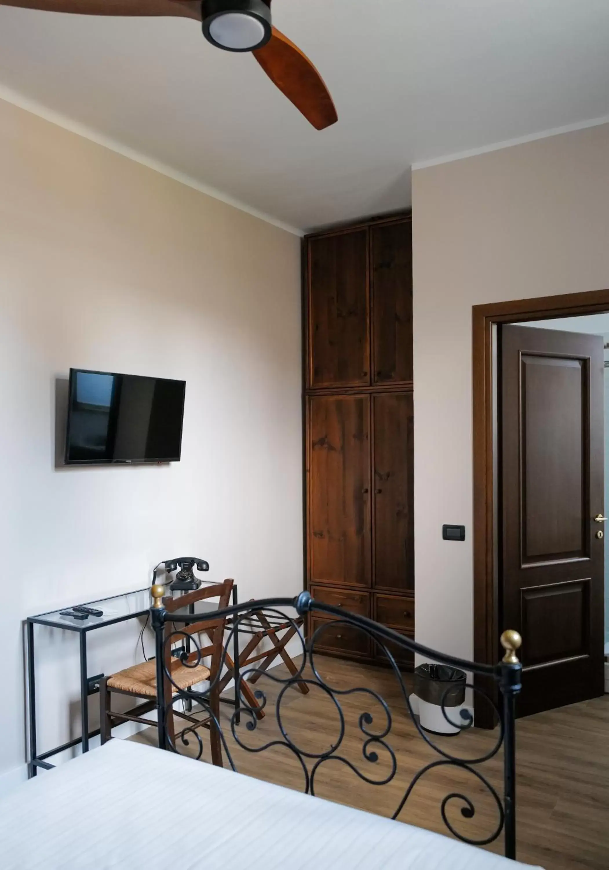 TV and multimedia, TV/Entertainment Center in Convento Boutique Hotel