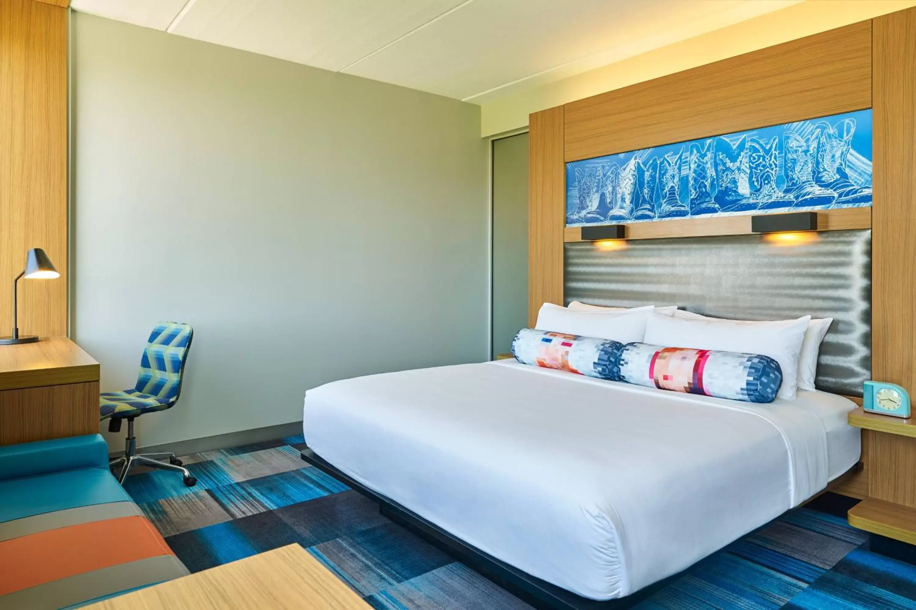 Photo of the whole room, Bed in Aloft Hotel Plano