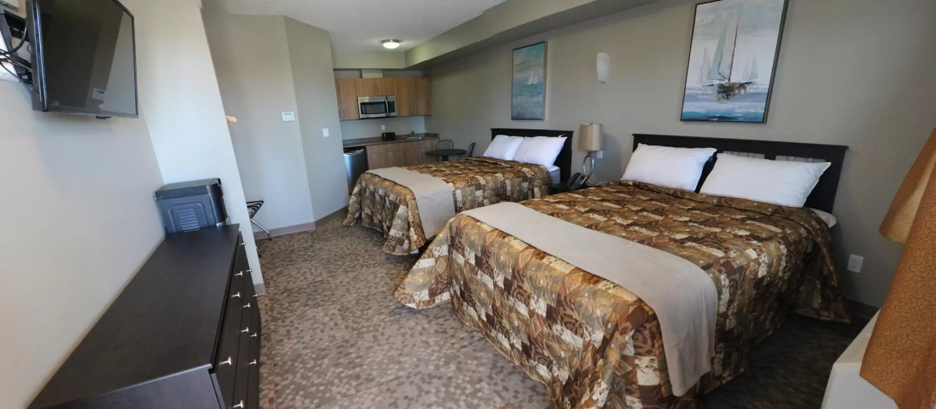 Bed in Alberta Beach Inn and Suites