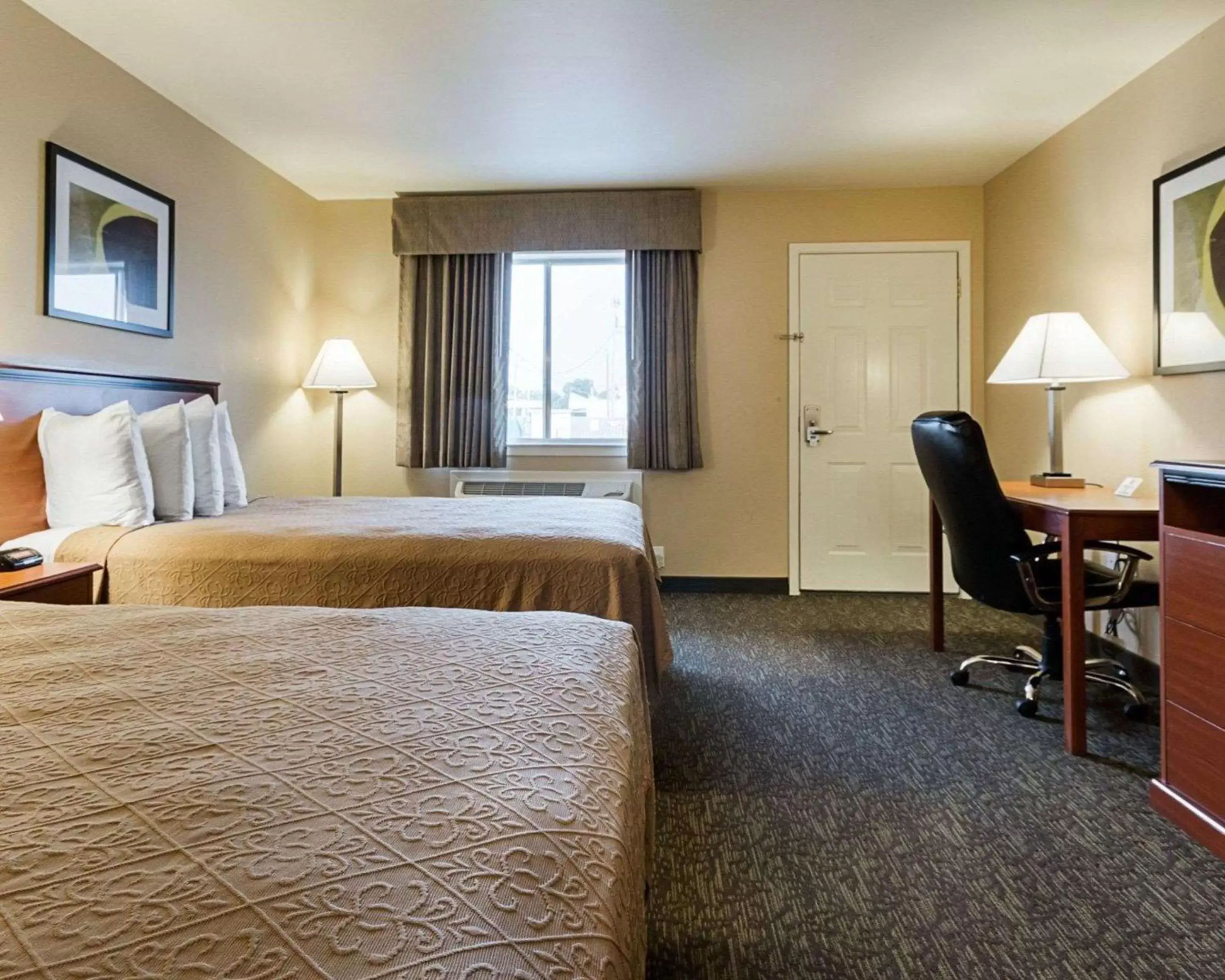 Photo of the whole room, Bed in Rodeway Inn of Junction