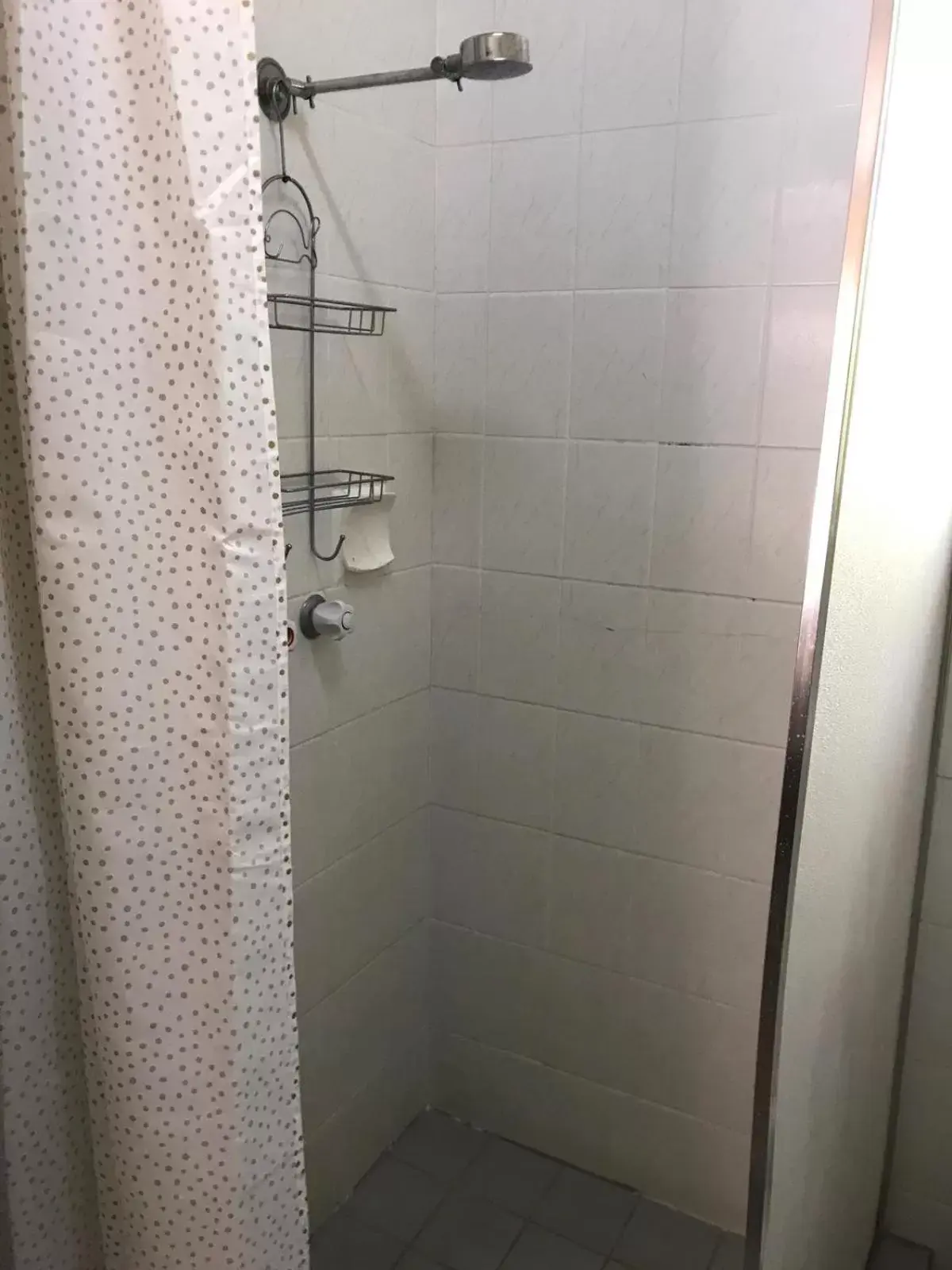 Shower, Bathroom in Angel's Rest Motel