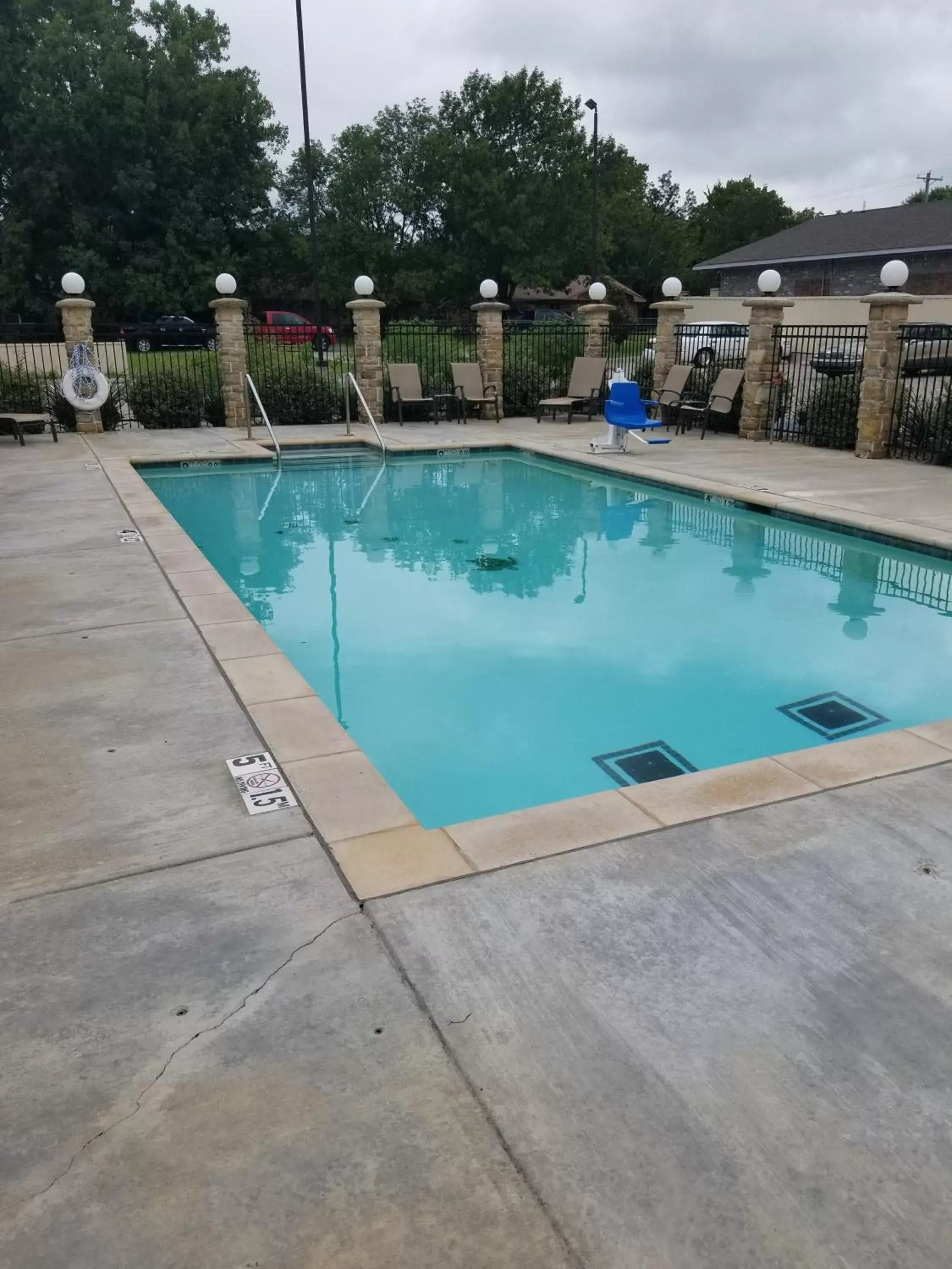 Swimming Pool in American Inn Madill