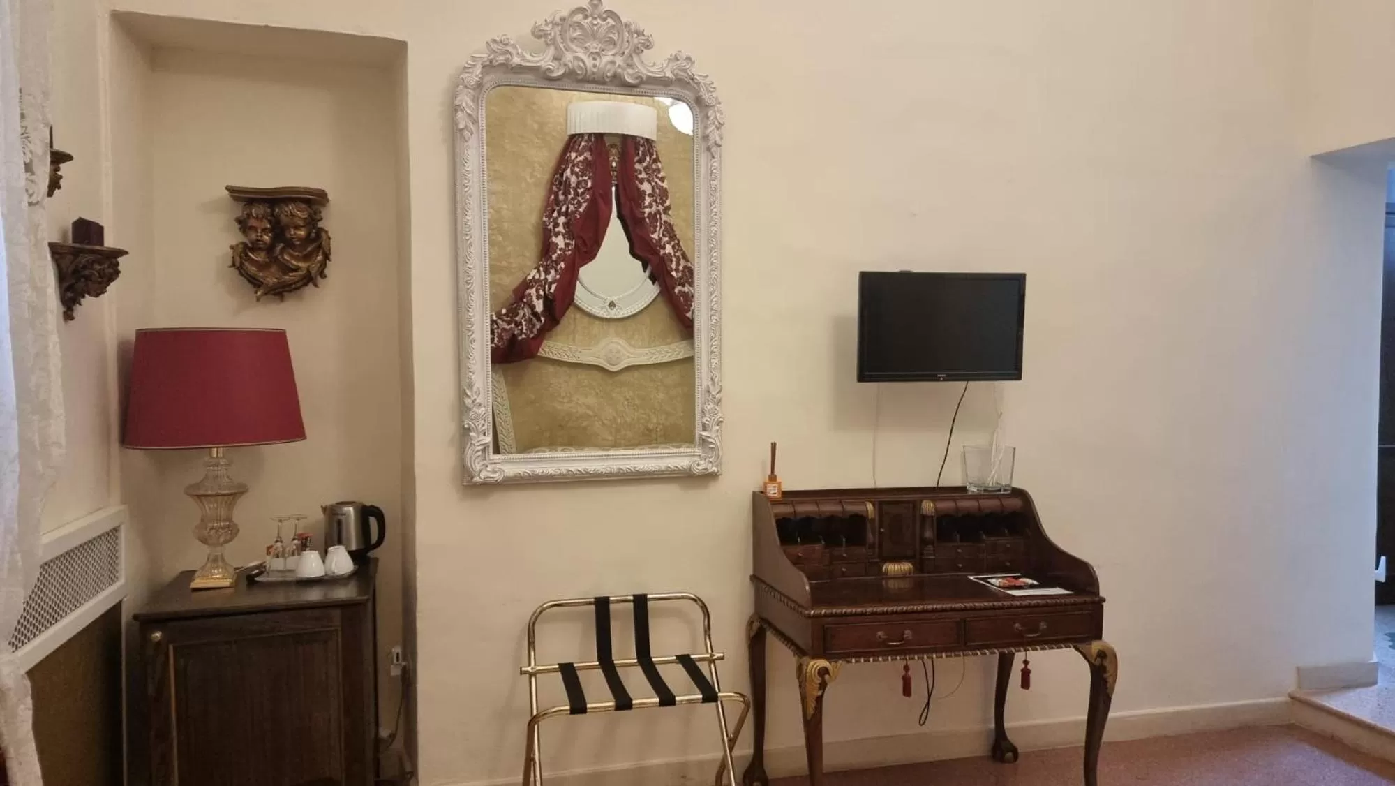 Other, TV/Entertainment Center in Palazzo Gallo Resort