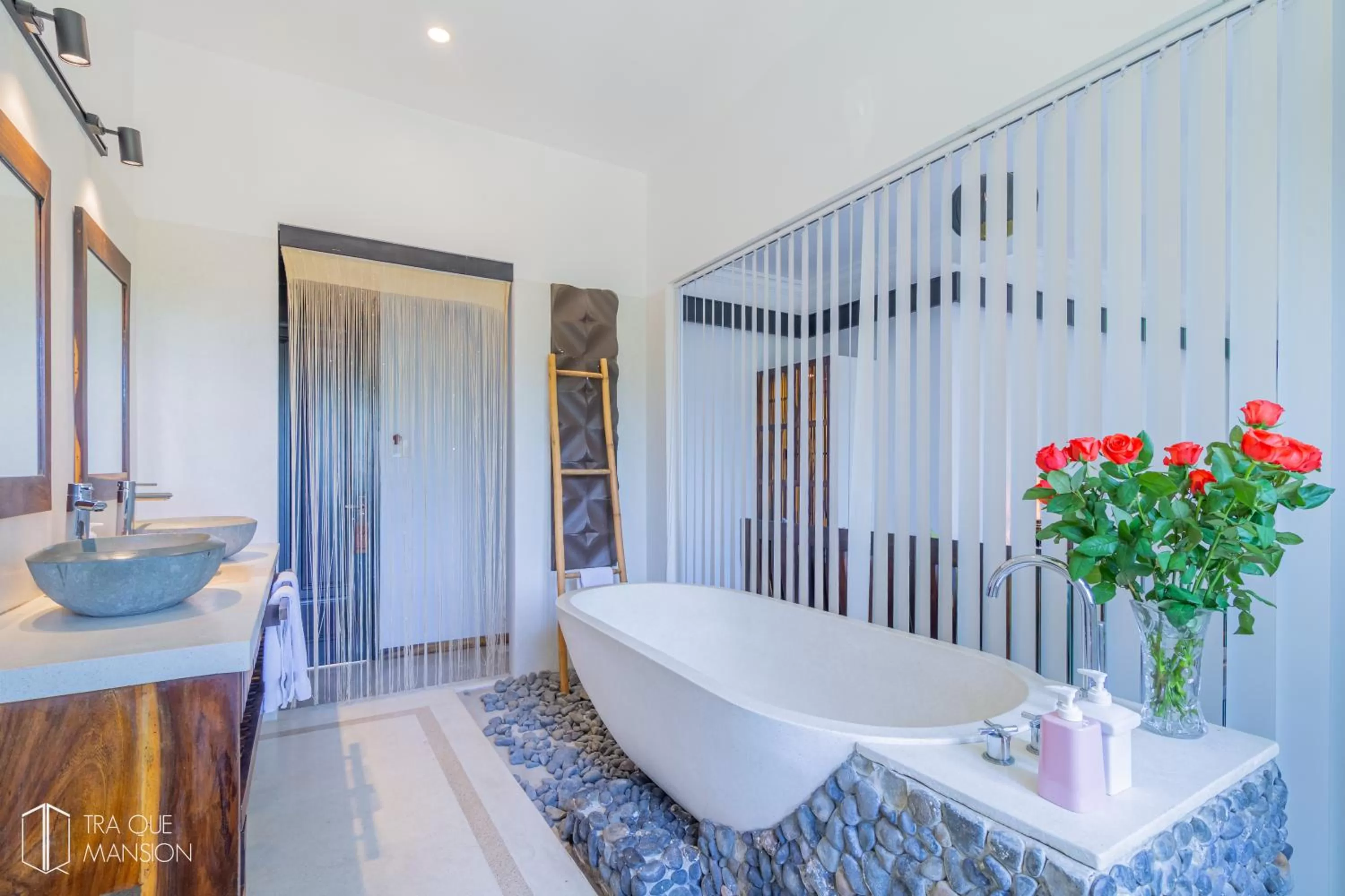 Bathroom in Tra Que Mansion