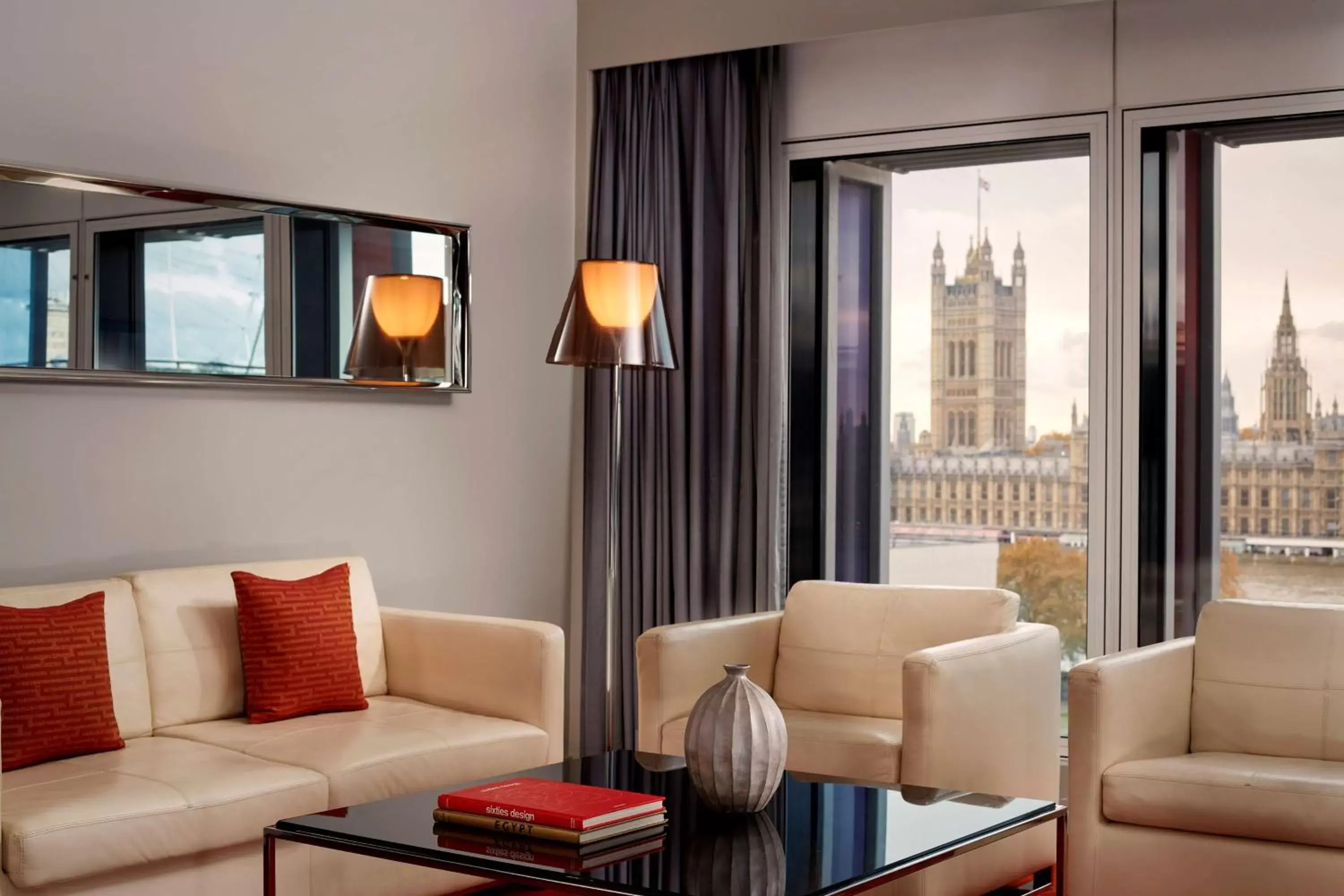 Photo of the whole room, Seating Area in Park Plaza Westminster Bridge London