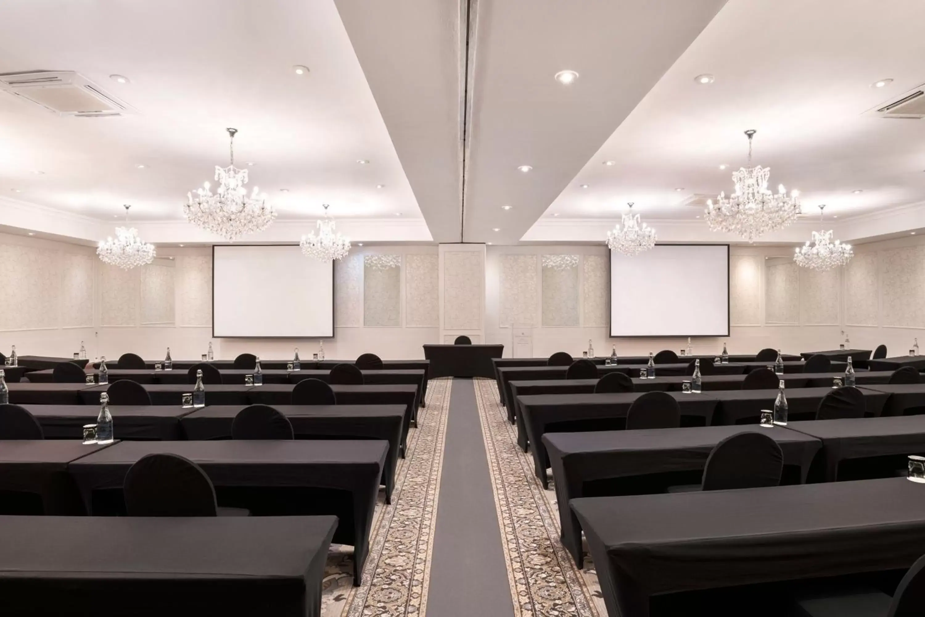 Meeting/conference room in Protea Hotel by Marriott Johannesburg Balalaika Sandton