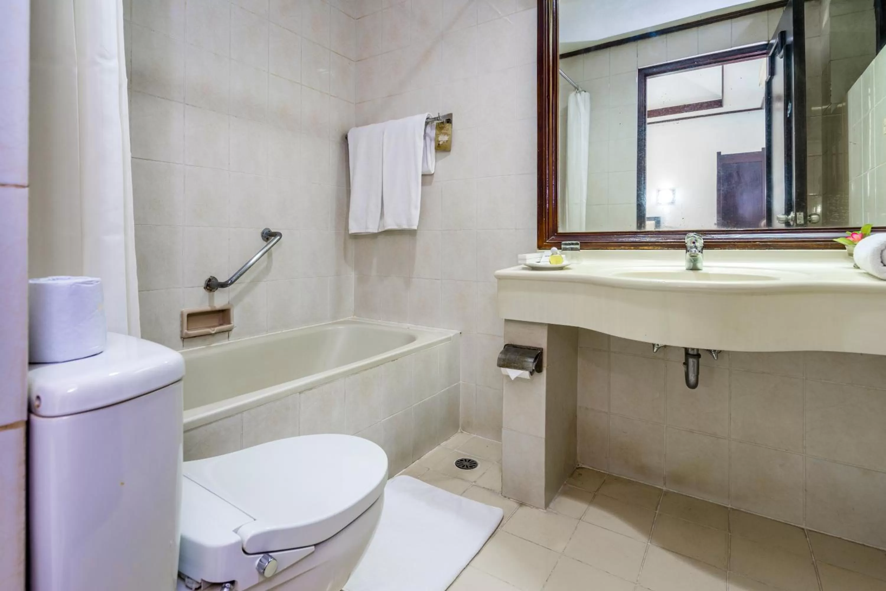 Toilet in Inna Bali Heritage Hotel