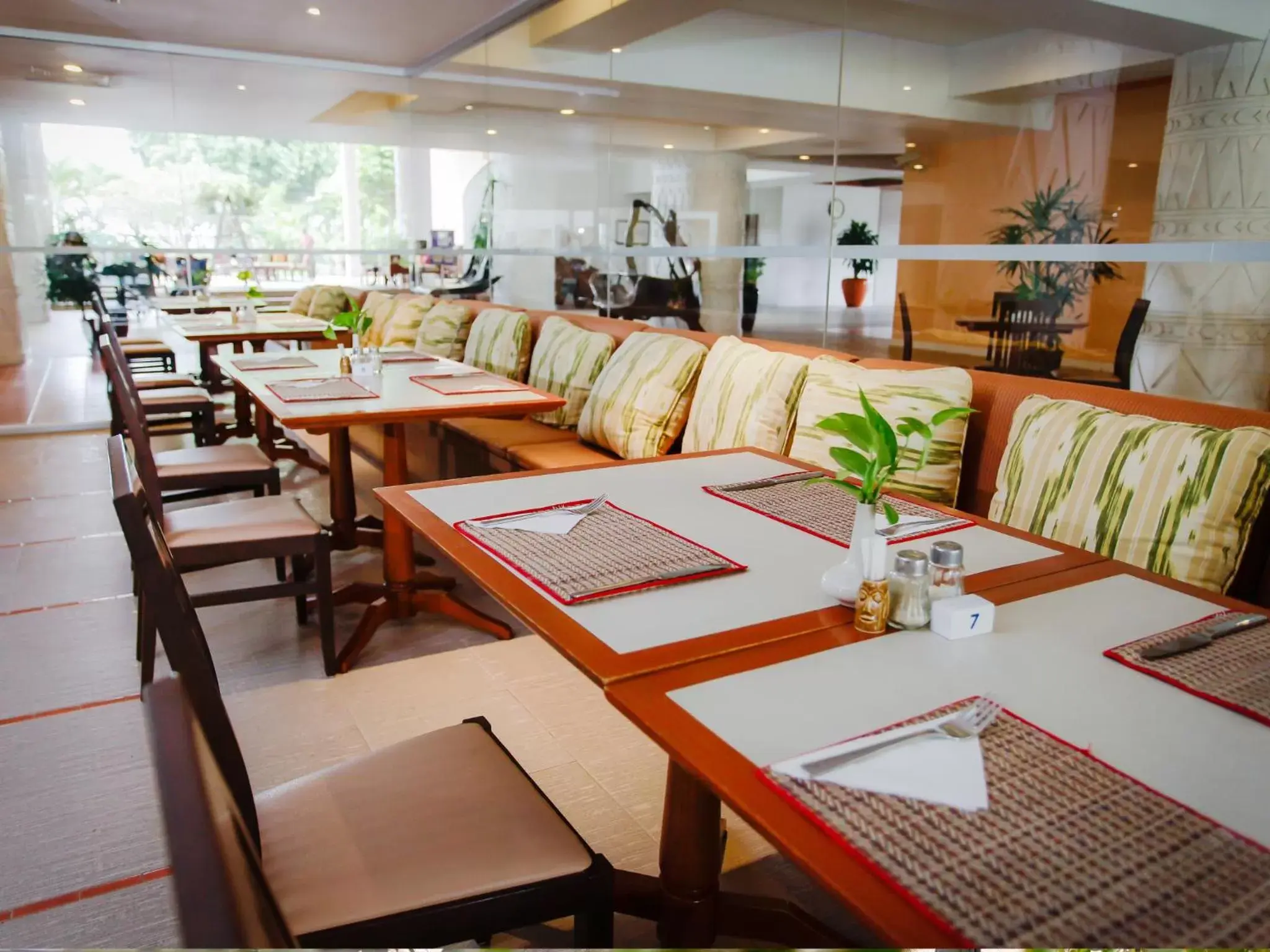 Restaurant/Places to Eat in Hotel Tropicana Pattaya - SHA Extra Plus