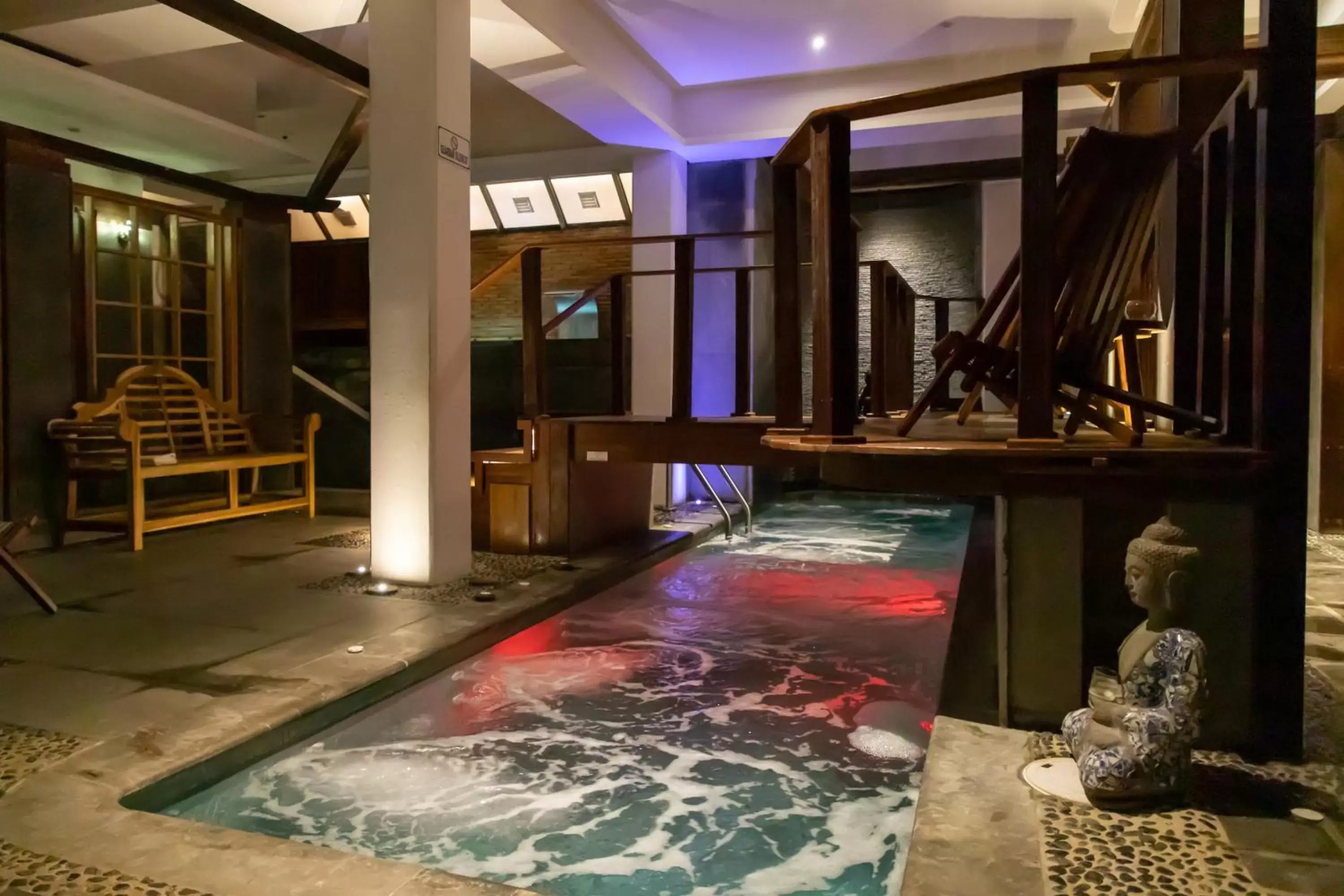 Hot Tub, Swimming Pool in Soul Beach Boutique Hotel & Spa