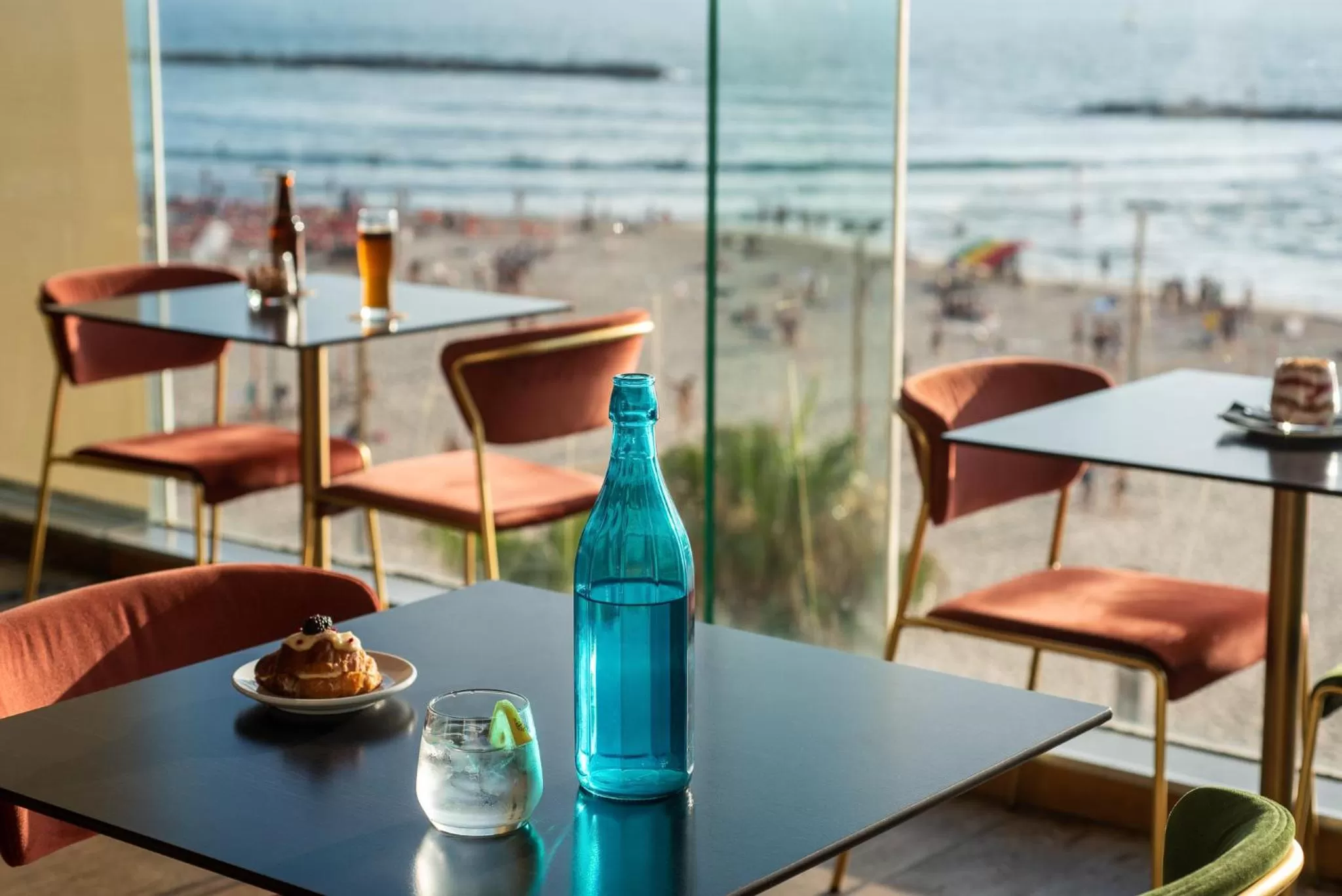 Restaurant/places to eat in Crowne Plaza Tel Aviv Beach by IHG