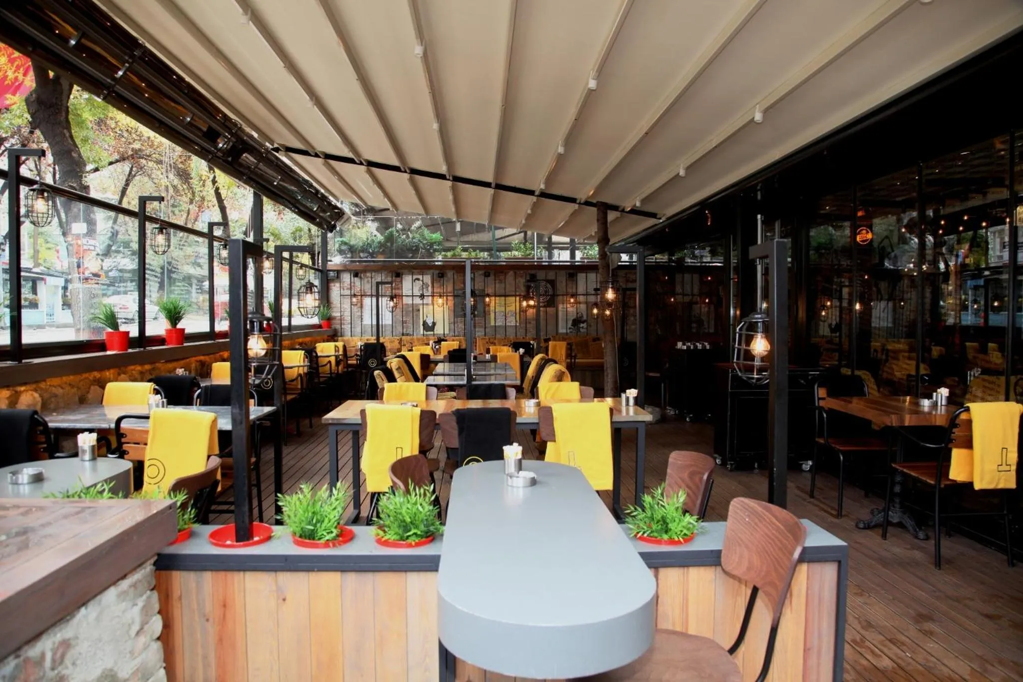 Restaurant/places to eat in Sonno Boutique Rooms & Suites