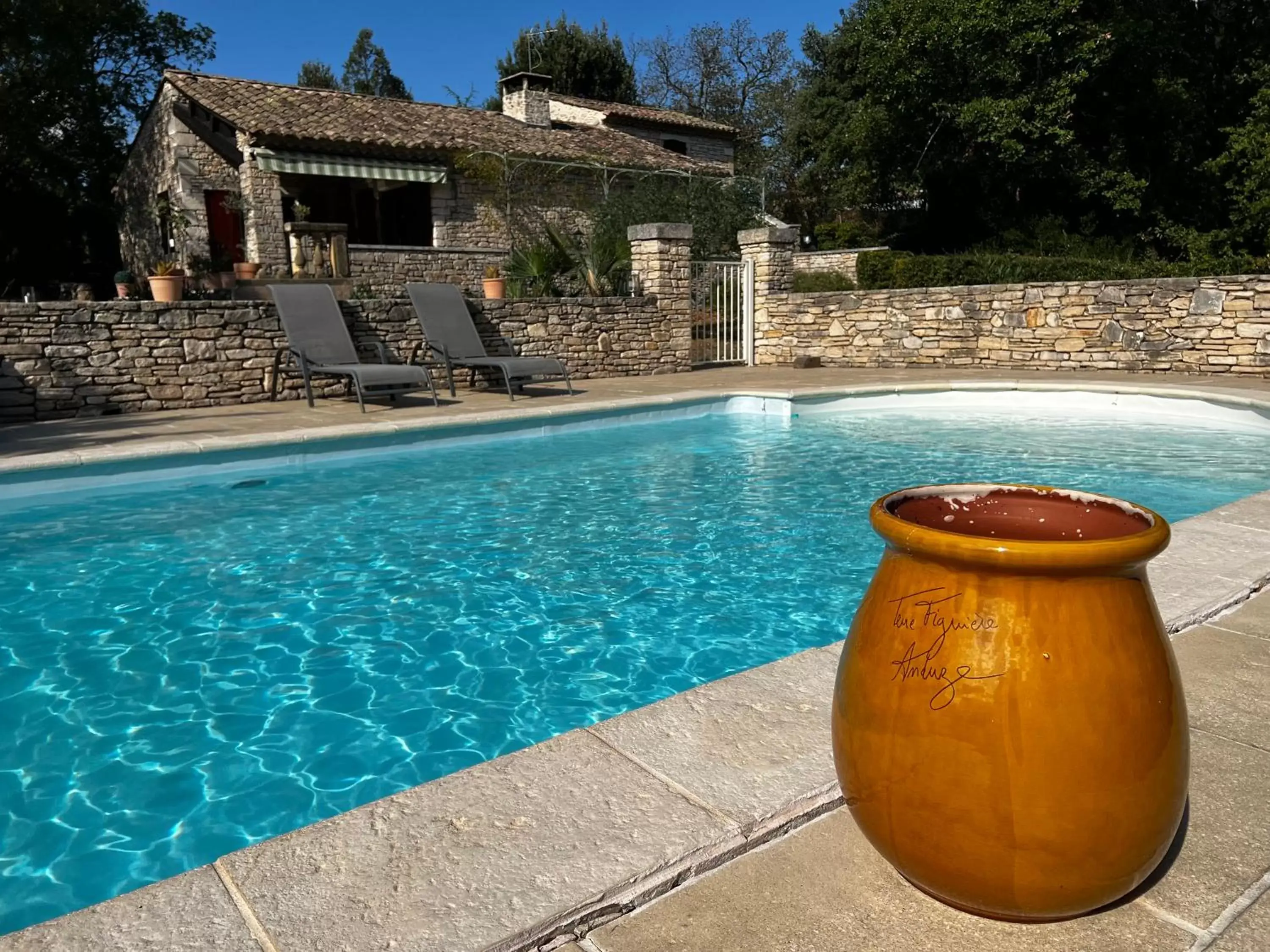 Property building, Swimming Pool in Le clos des songes.