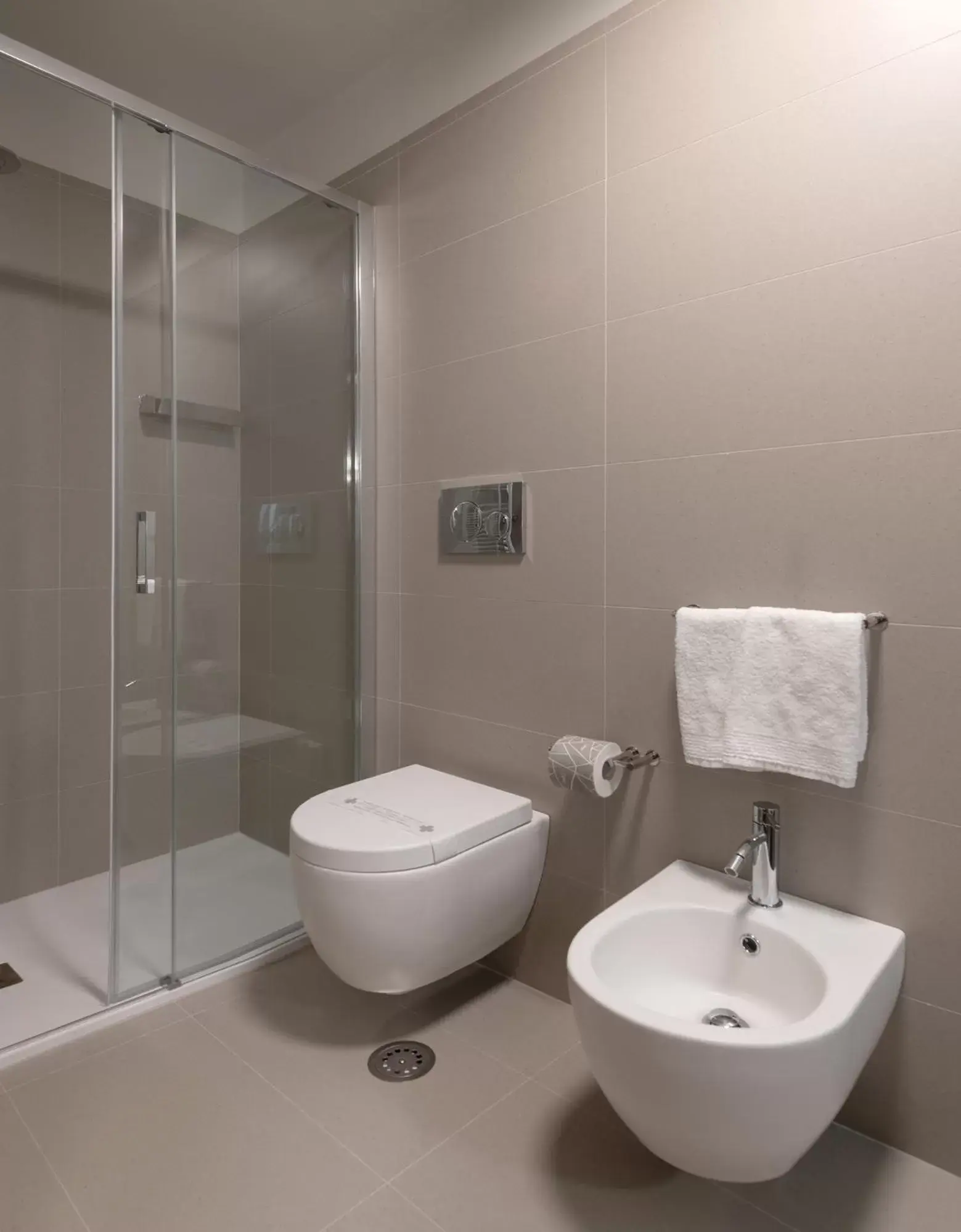 Shower, Bathroom in Hotel Gattapone