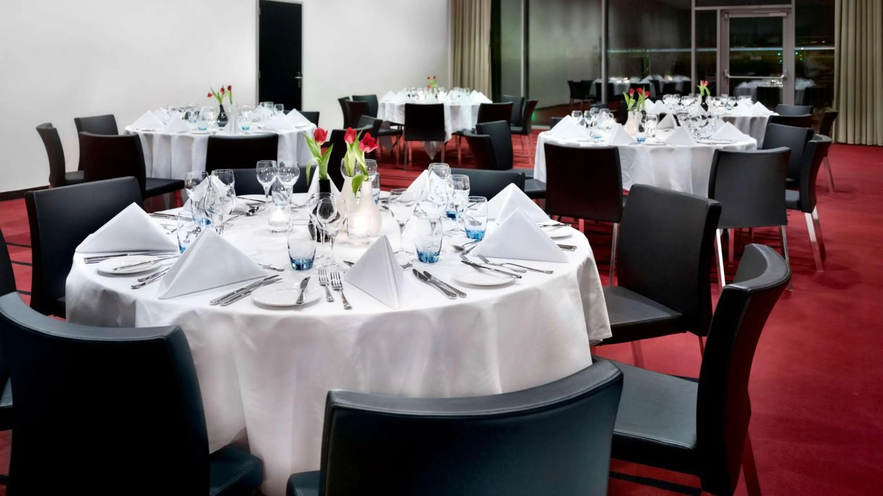 Restaurant/places to eat in Park Plaza Amsterdam Airport