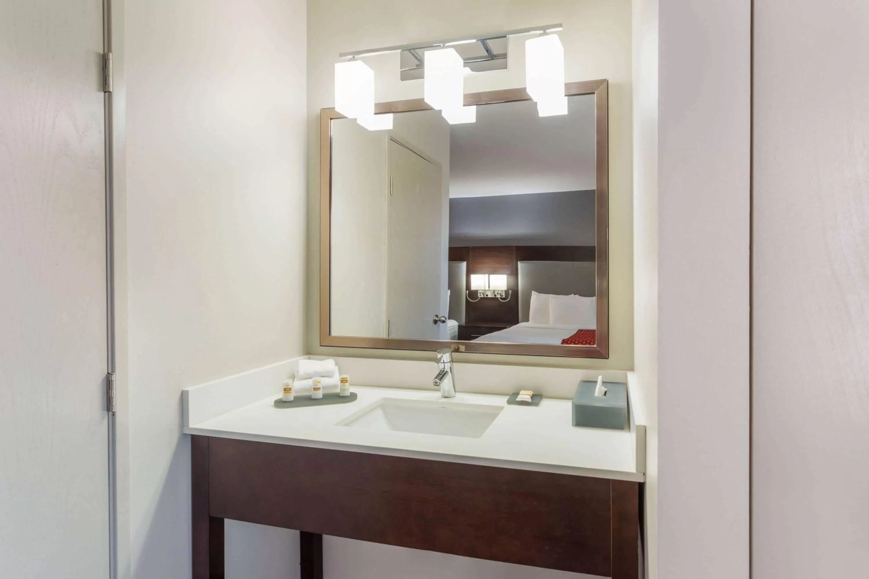 Bathroom in La Quinta by Wyndham Rockford