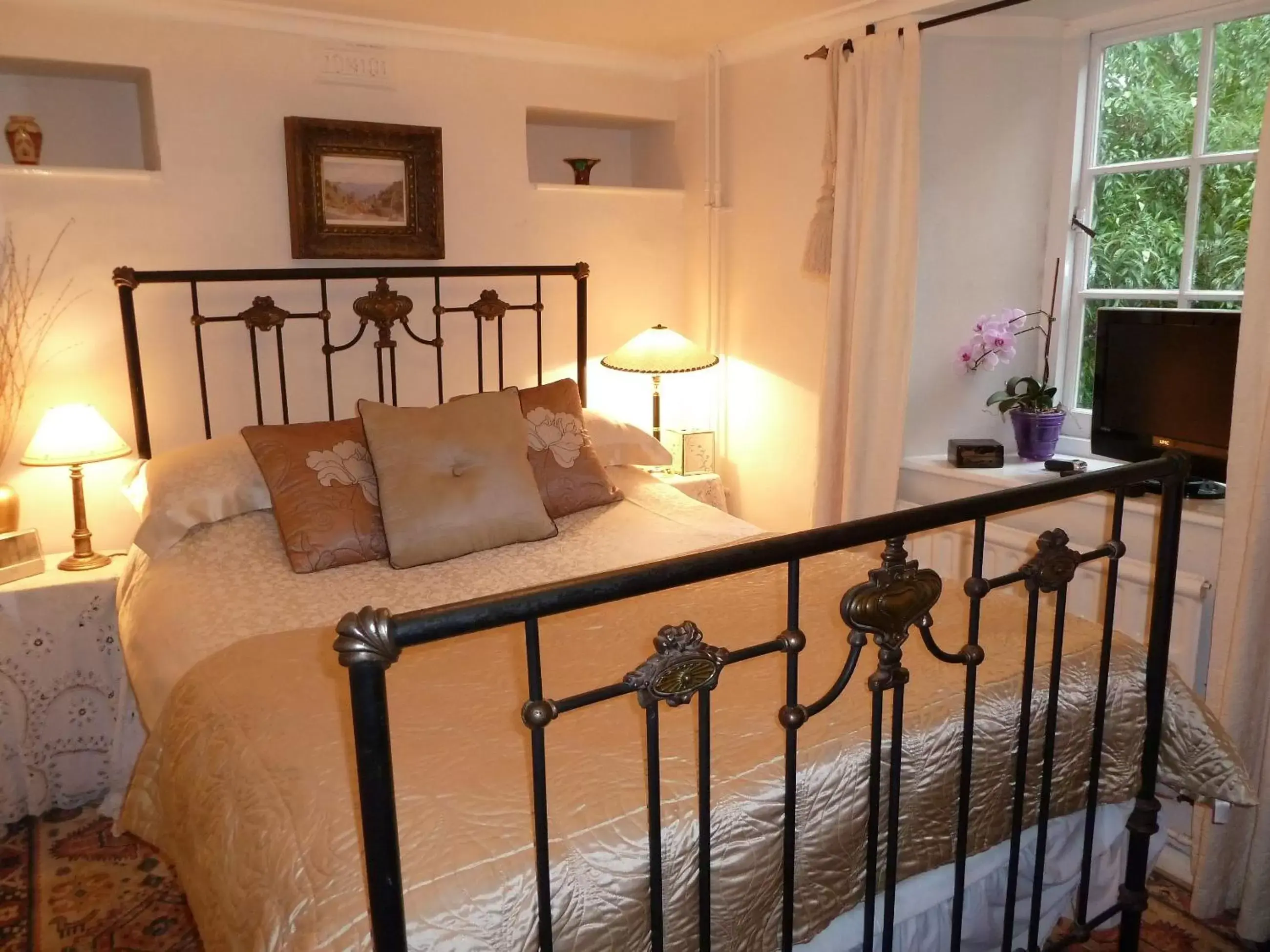Bedroom, Bed in Queen Anne House