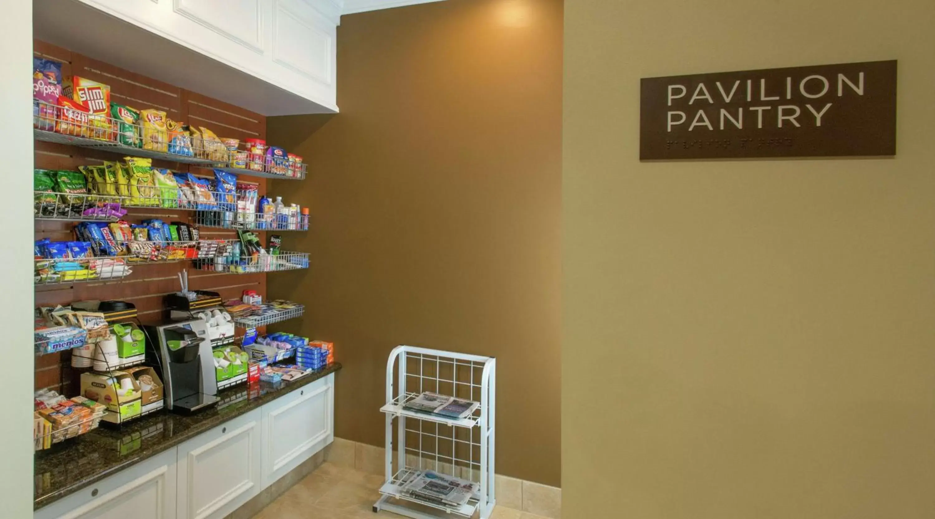 Dining area, Supermarket/Shops in Hilton Garden Inn Macon/Mercer University