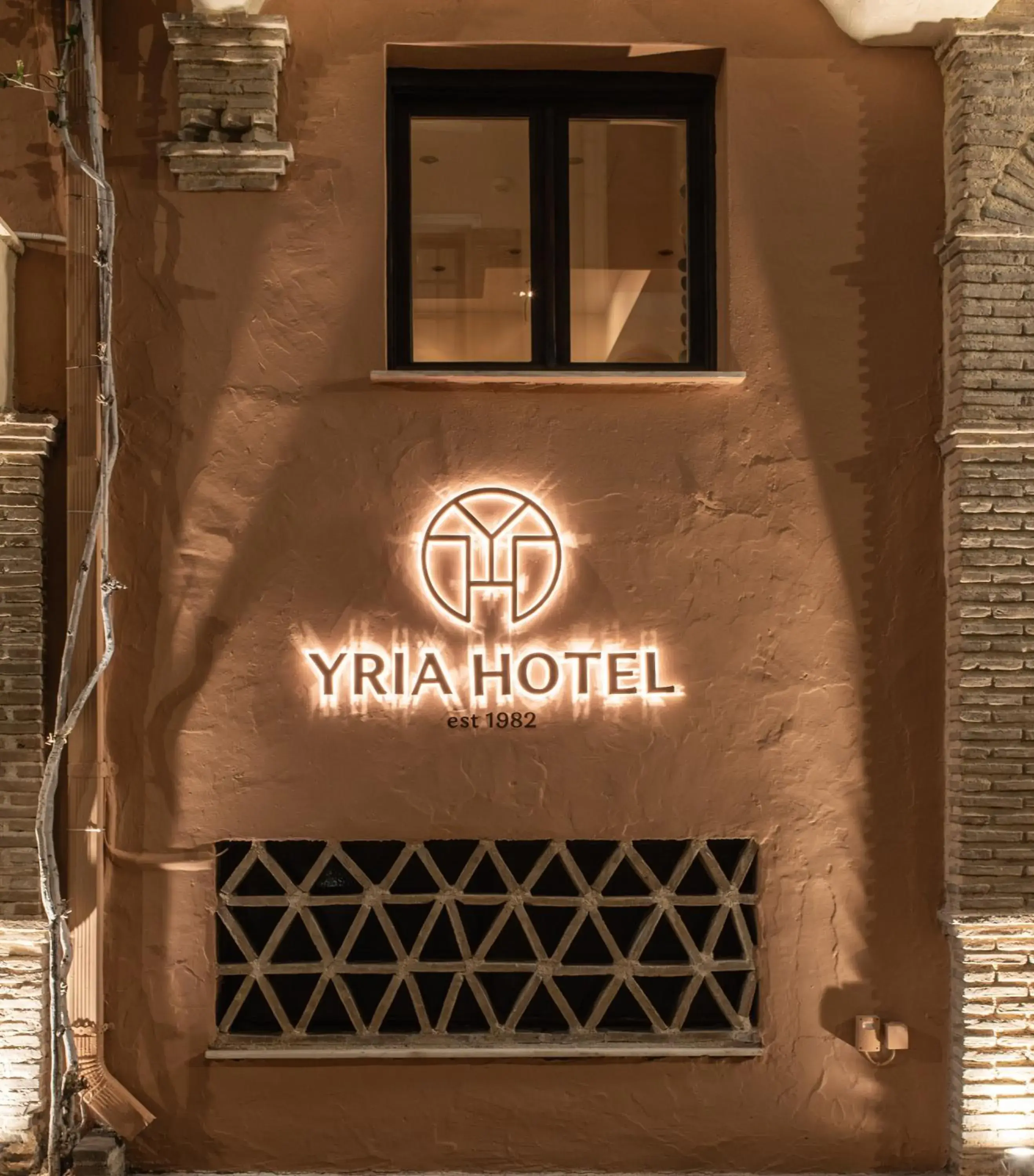 Yria Hotel