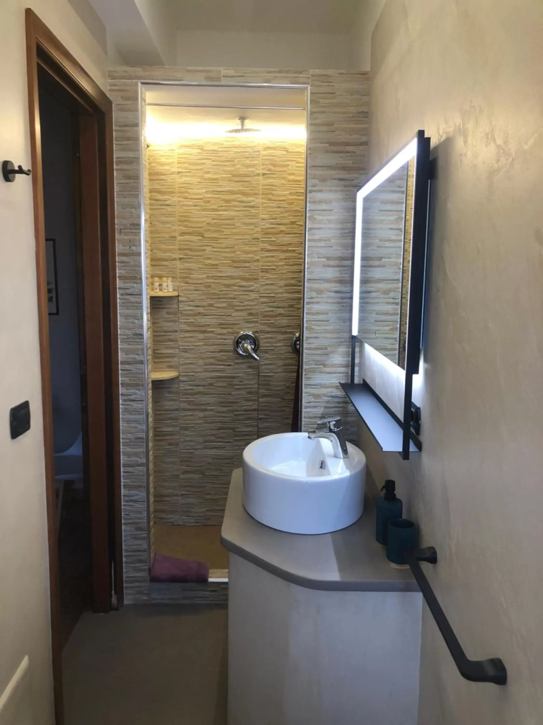 Bathroom in Aurora Rooms