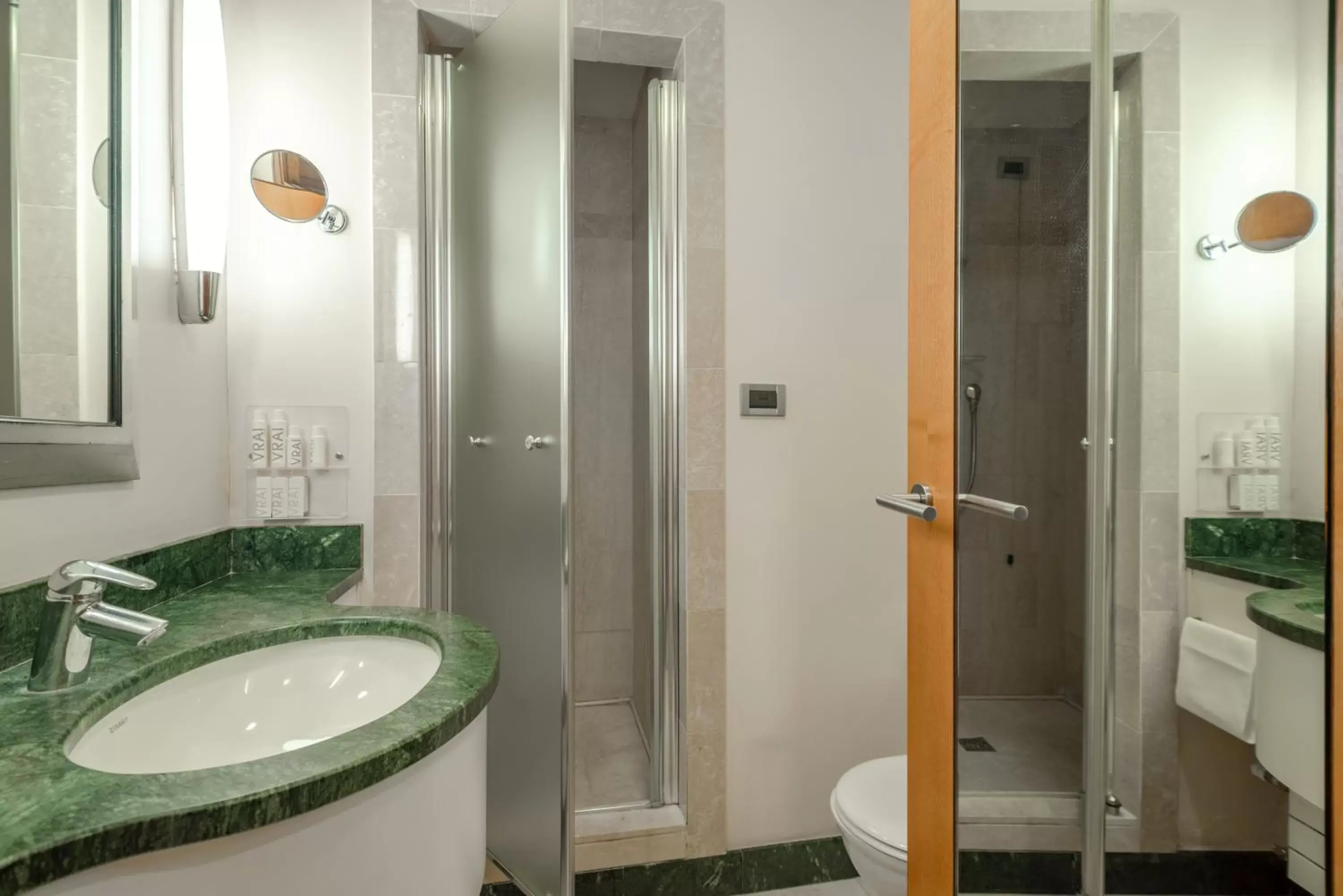 Bathroom in Hotel Capo d´África – Colosseo