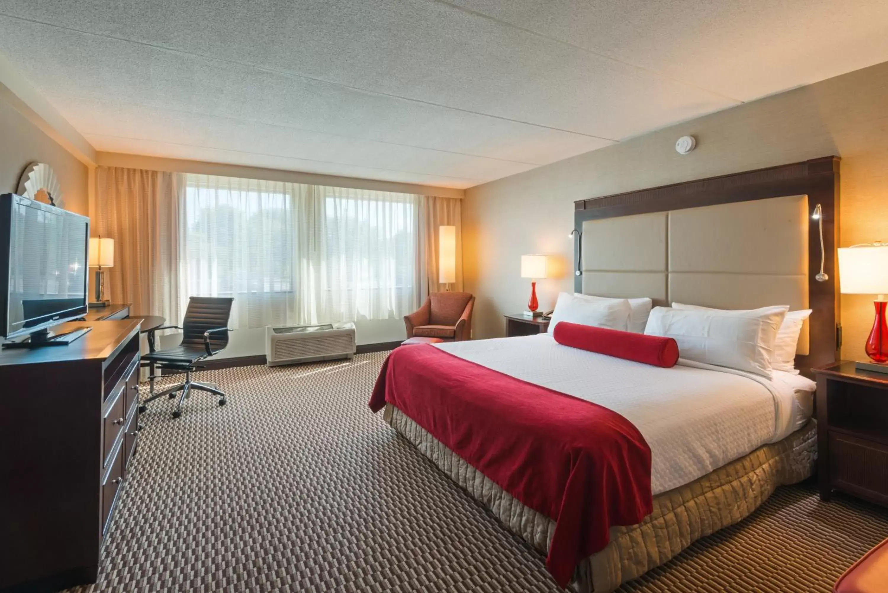 Photo of the whole room, Room Photo in Crowne Plaza Boston - Woburn, an IHG Hotel