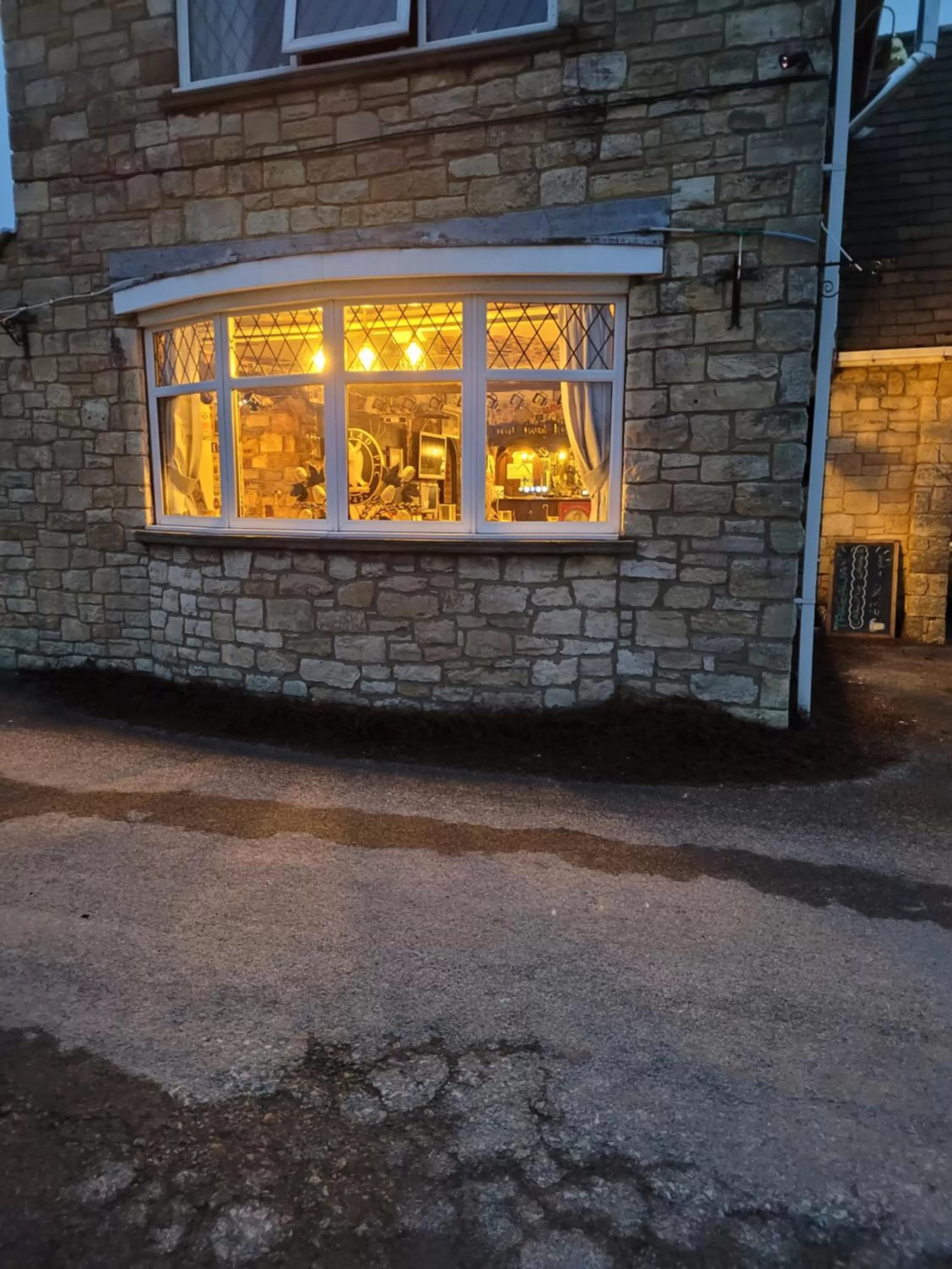 the jackdaw pub SELF CATERING STATIC CARAVAN free breakfast supplied