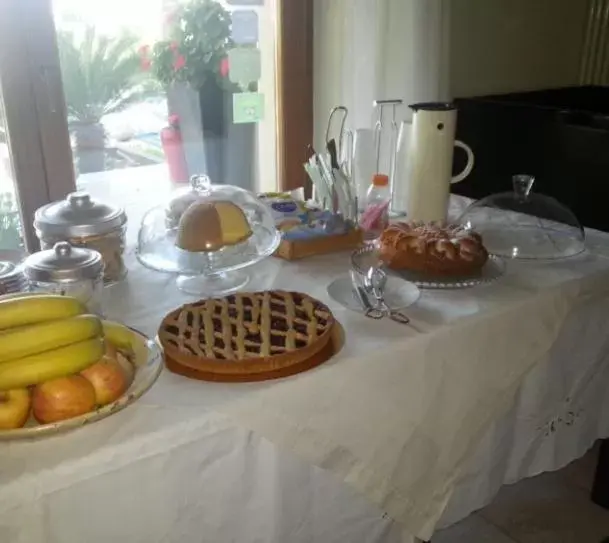 Buffet breakfast in Villa Genny