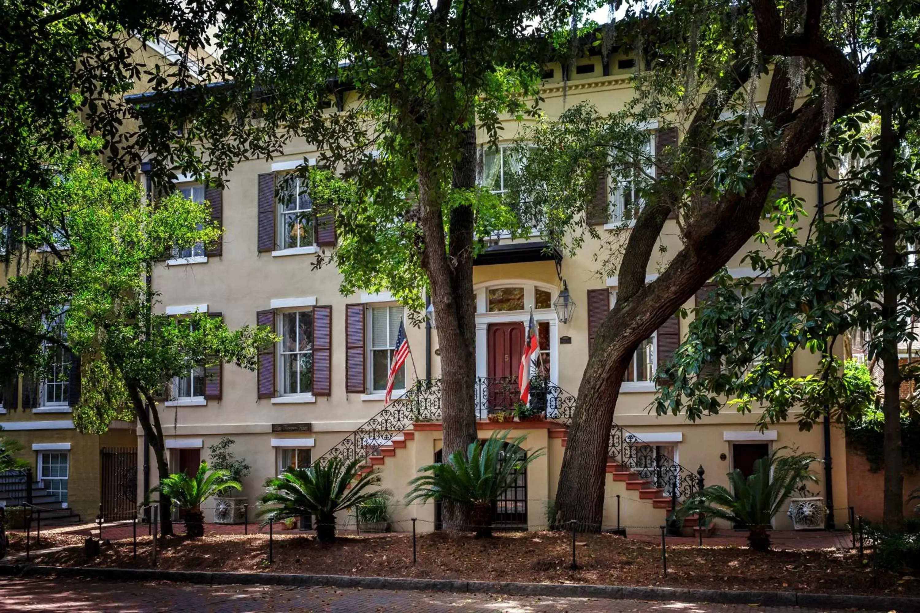 Facade/entrance, Property Building in Eliza Thompson House, Historic Inns of Savannah Collection