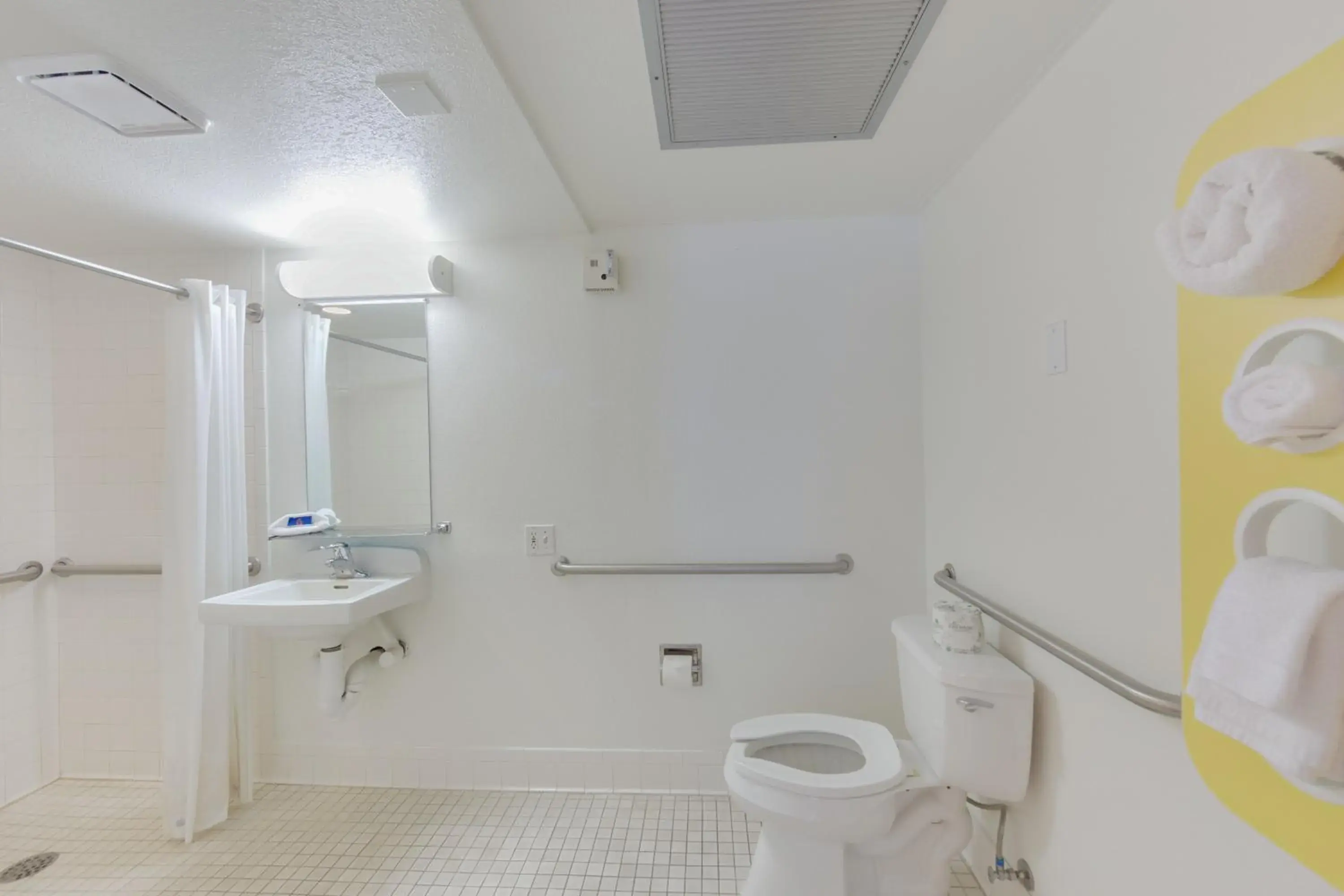 Bathroom in Motel 6 Weed, CA - Mount Shasta