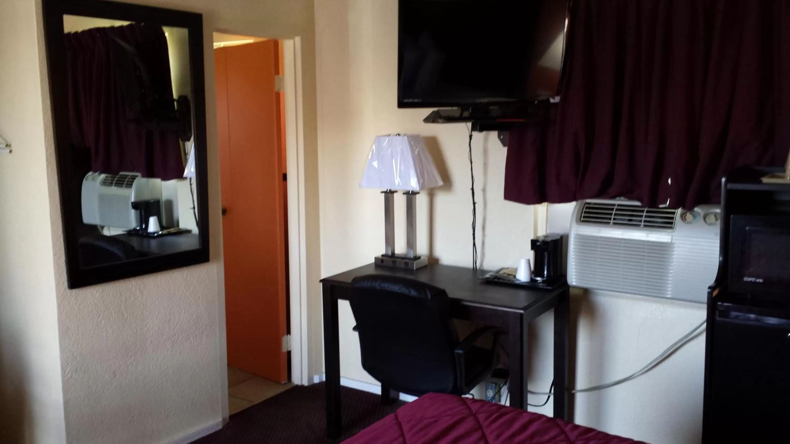 Bedroom in American Inn