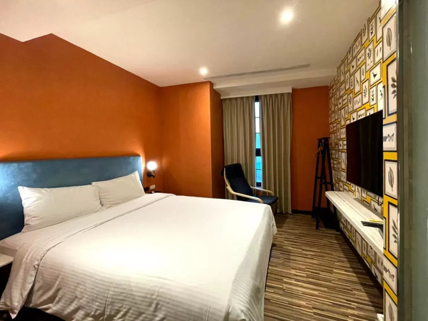 Bed in CHECK inn Taichung Ziyou