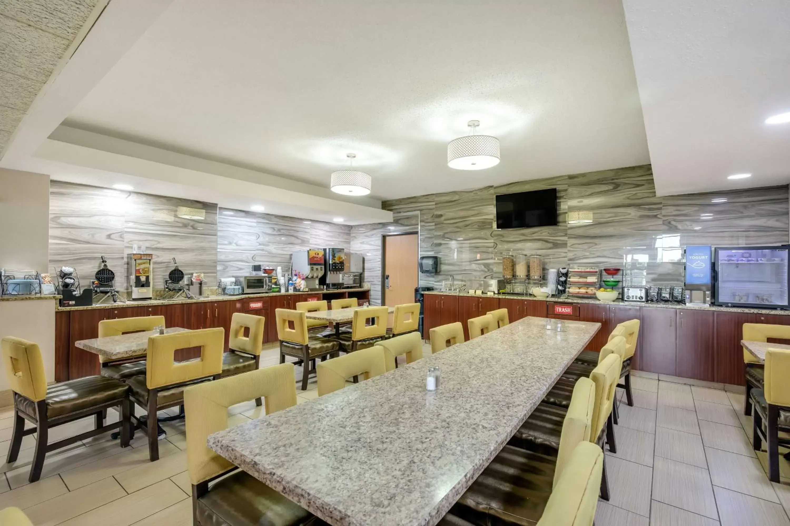 Restaurant/Places to Eat in Best Western Waukesha Grand