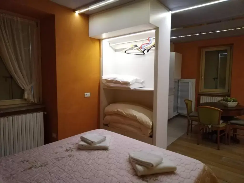 Bed in Borgo al Sole by Garda Facilities