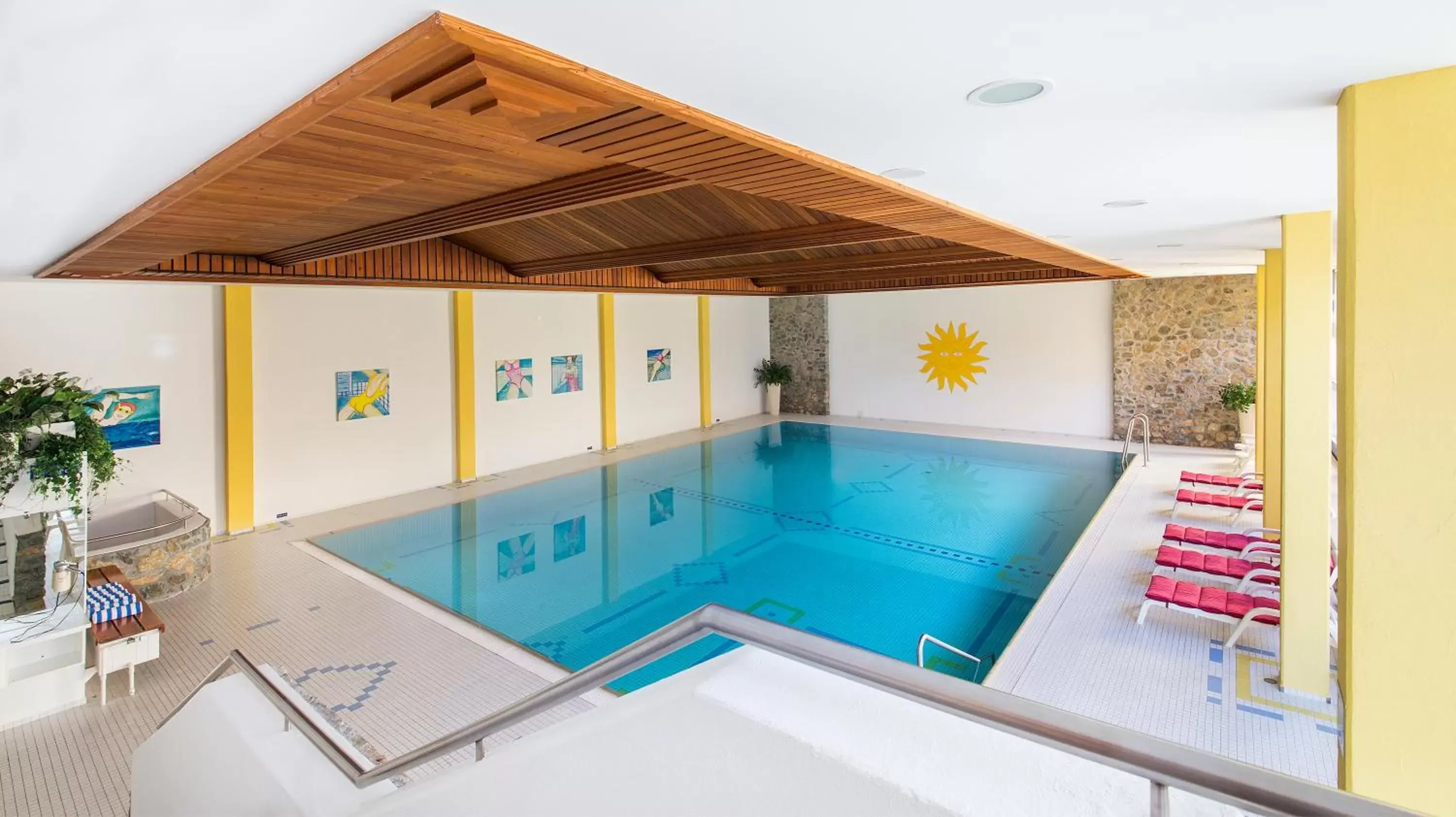 Swimming Pool in Hotel Europa St. Moritz