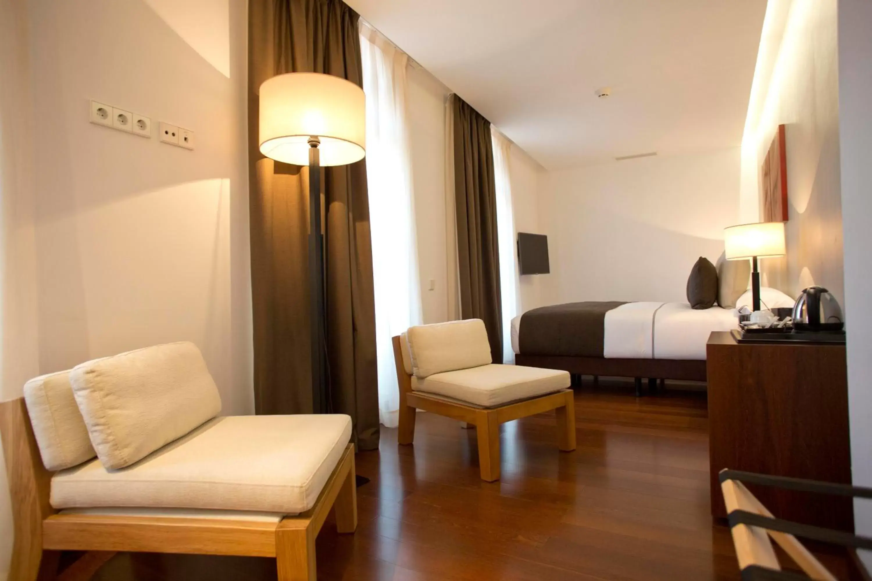 Bedroom, Seating Area in Hotel Carris Porto Ribeira