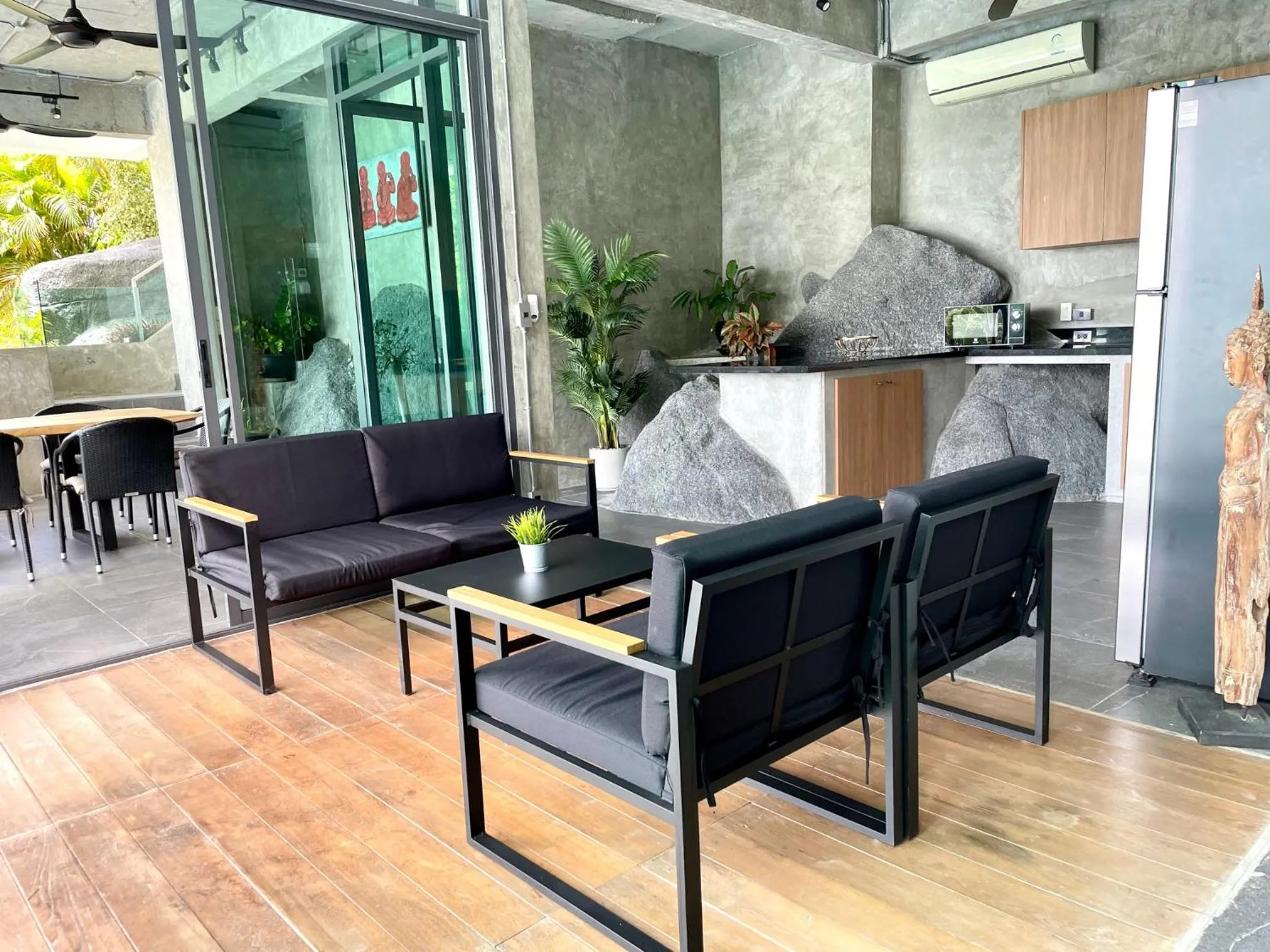 Restaurant/places to eat in Baan Saint-Tropez Seaview Villas Kata Beach