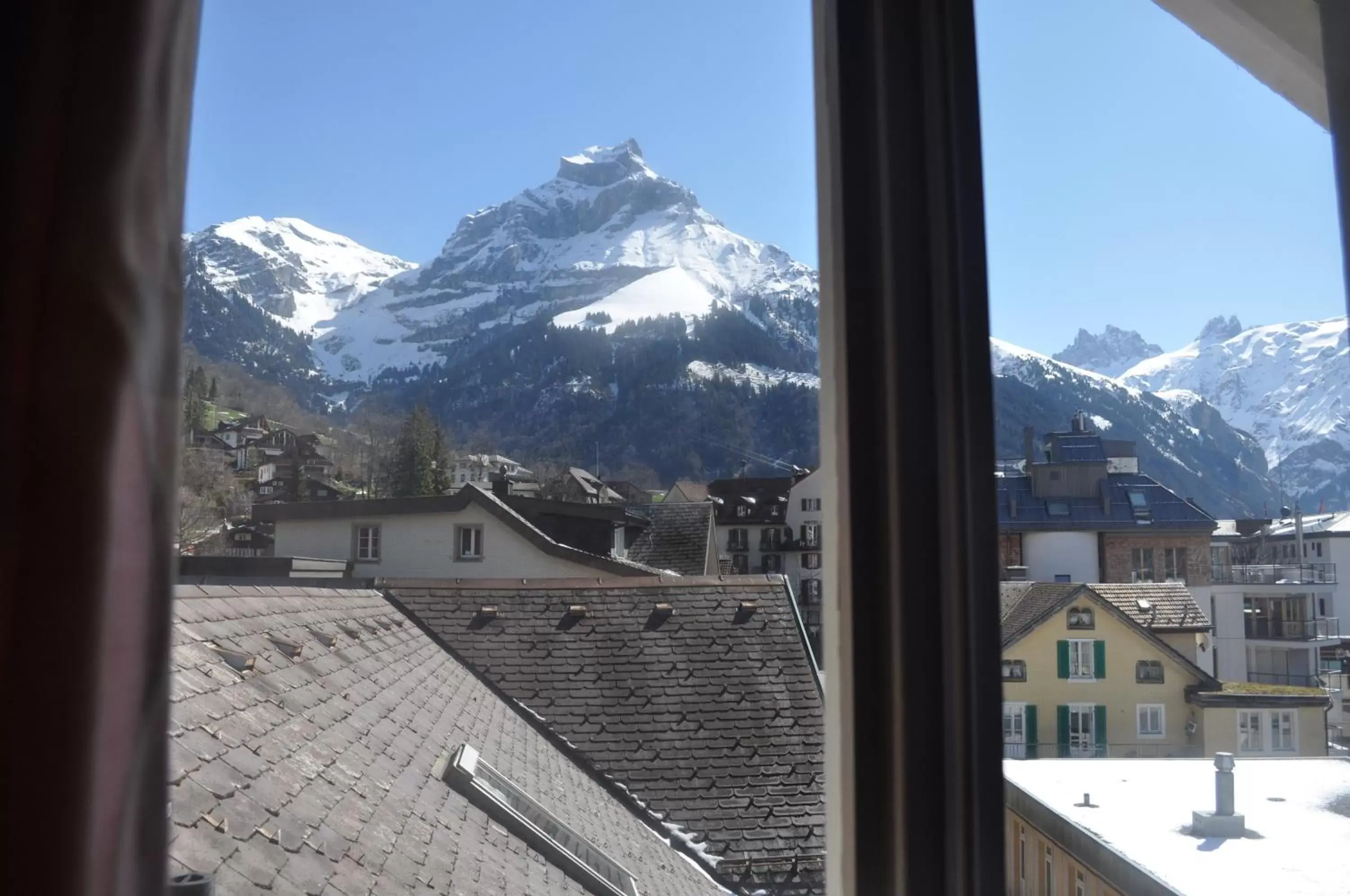 Photo of the whole room, Mountain View in Hotel Engelberg "das Trail Hotel"