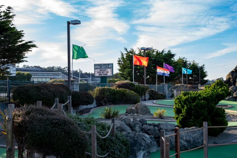 Emerald Dolphin Inn & Mini Golf