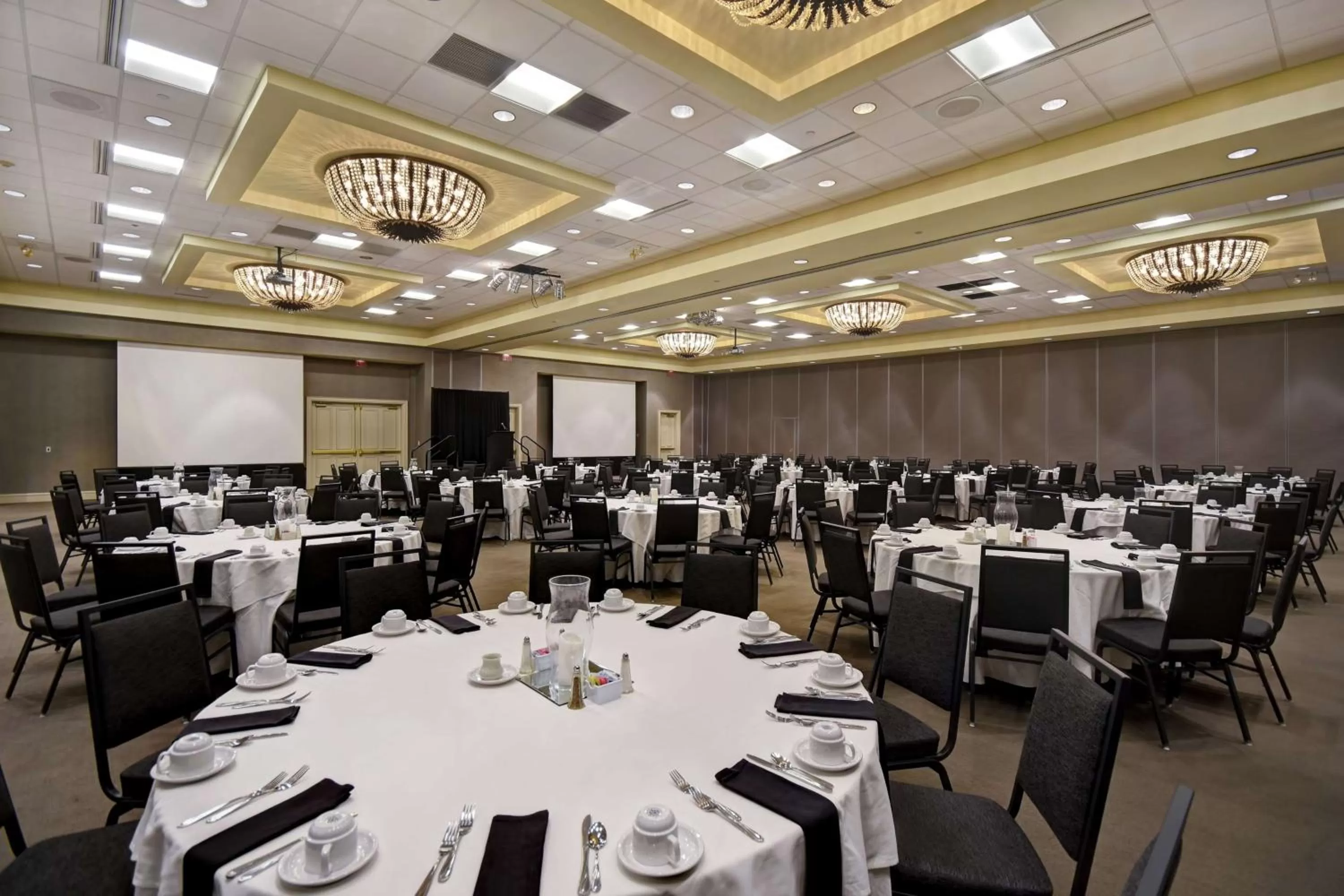 Meeting/conference room in Embassy Suites Montgomery - Hotel & Conference Center